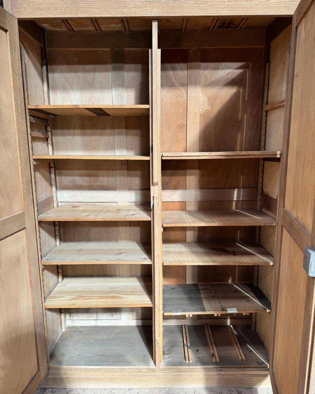 Armoire parisienne en chêne