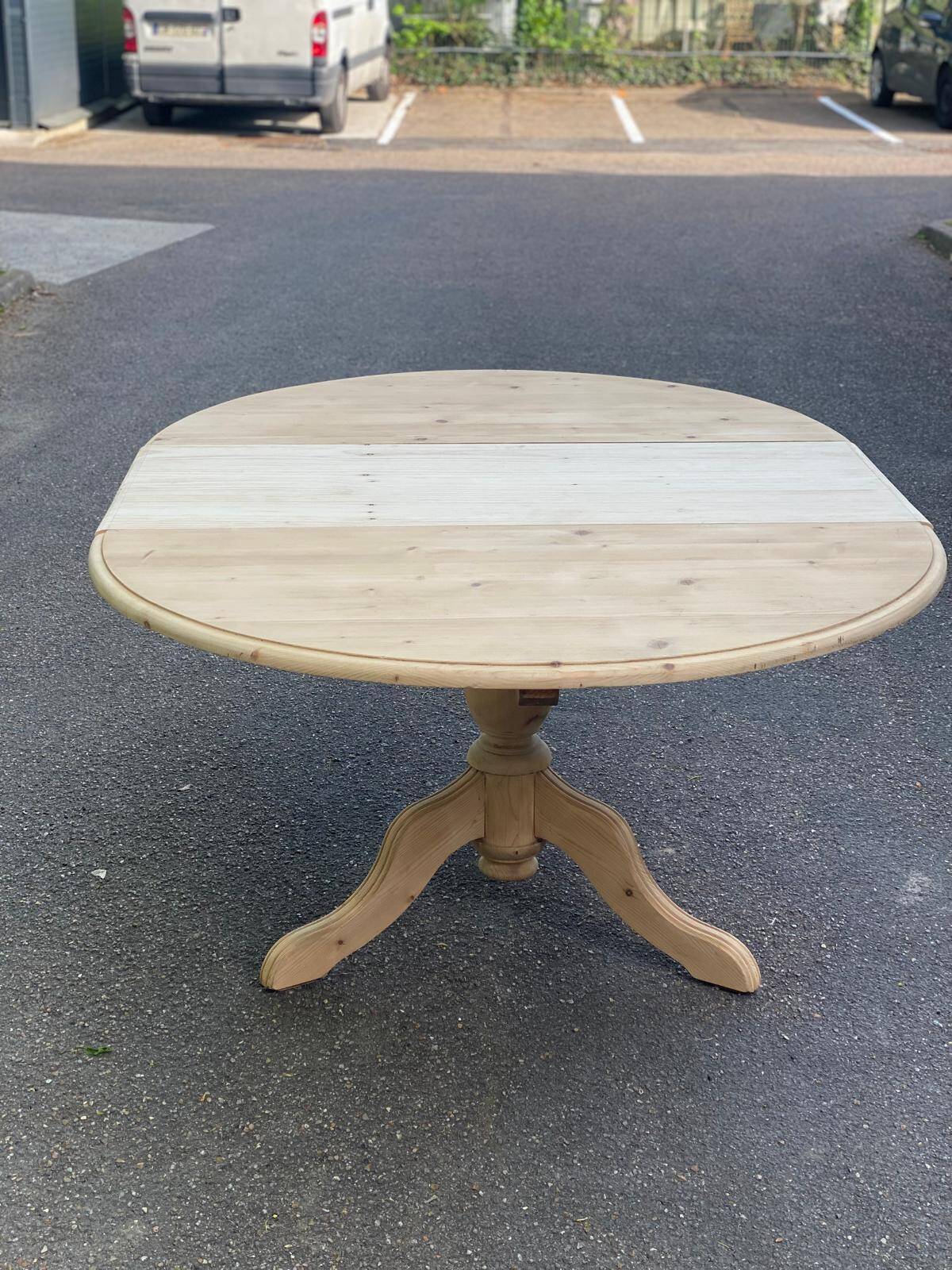 Interior's extendable solid wood round table tripod 160cm