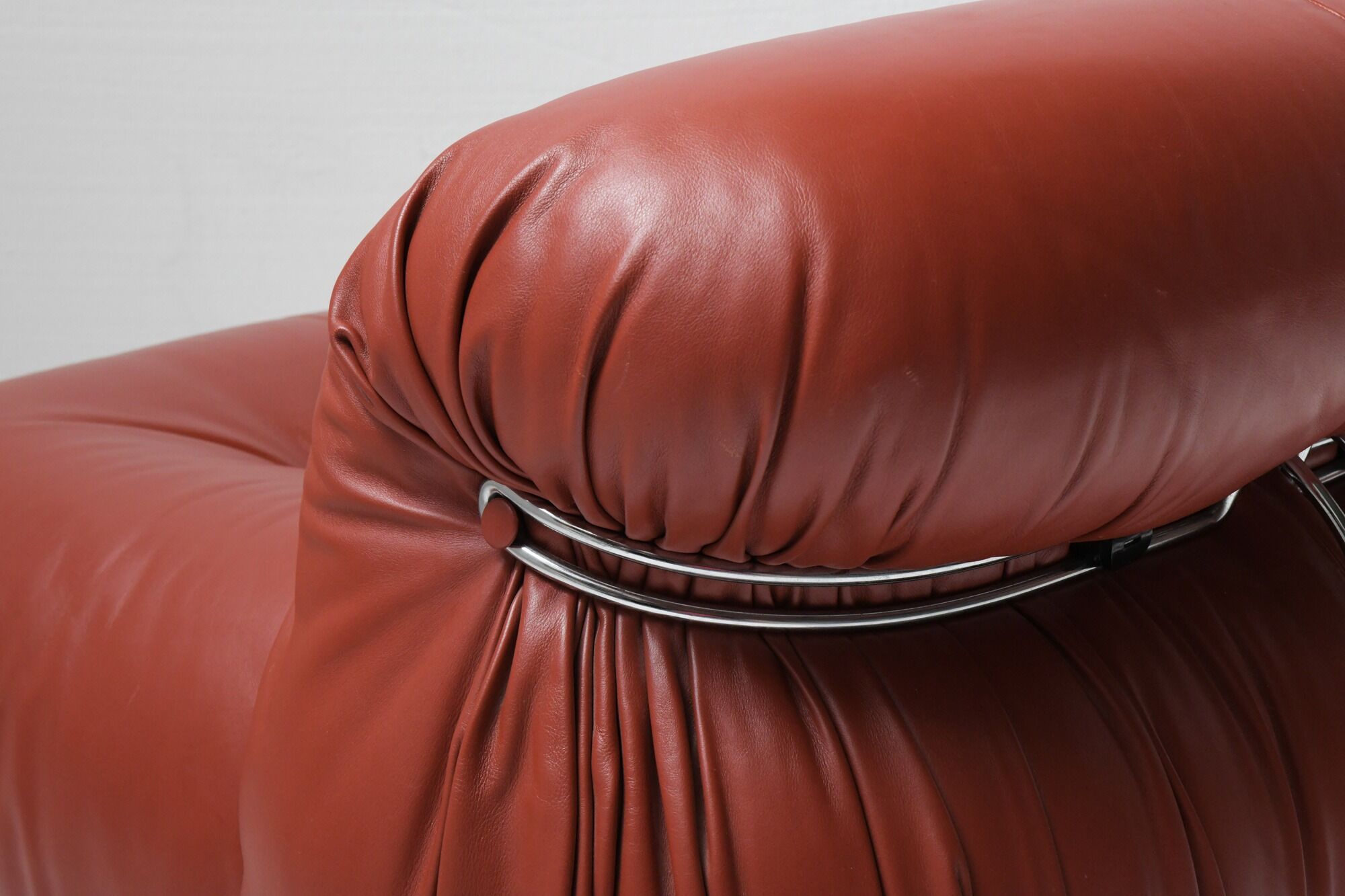 Vintage Soriana set in red leather by Afra e Tobia Scarpa for Cassina Italy