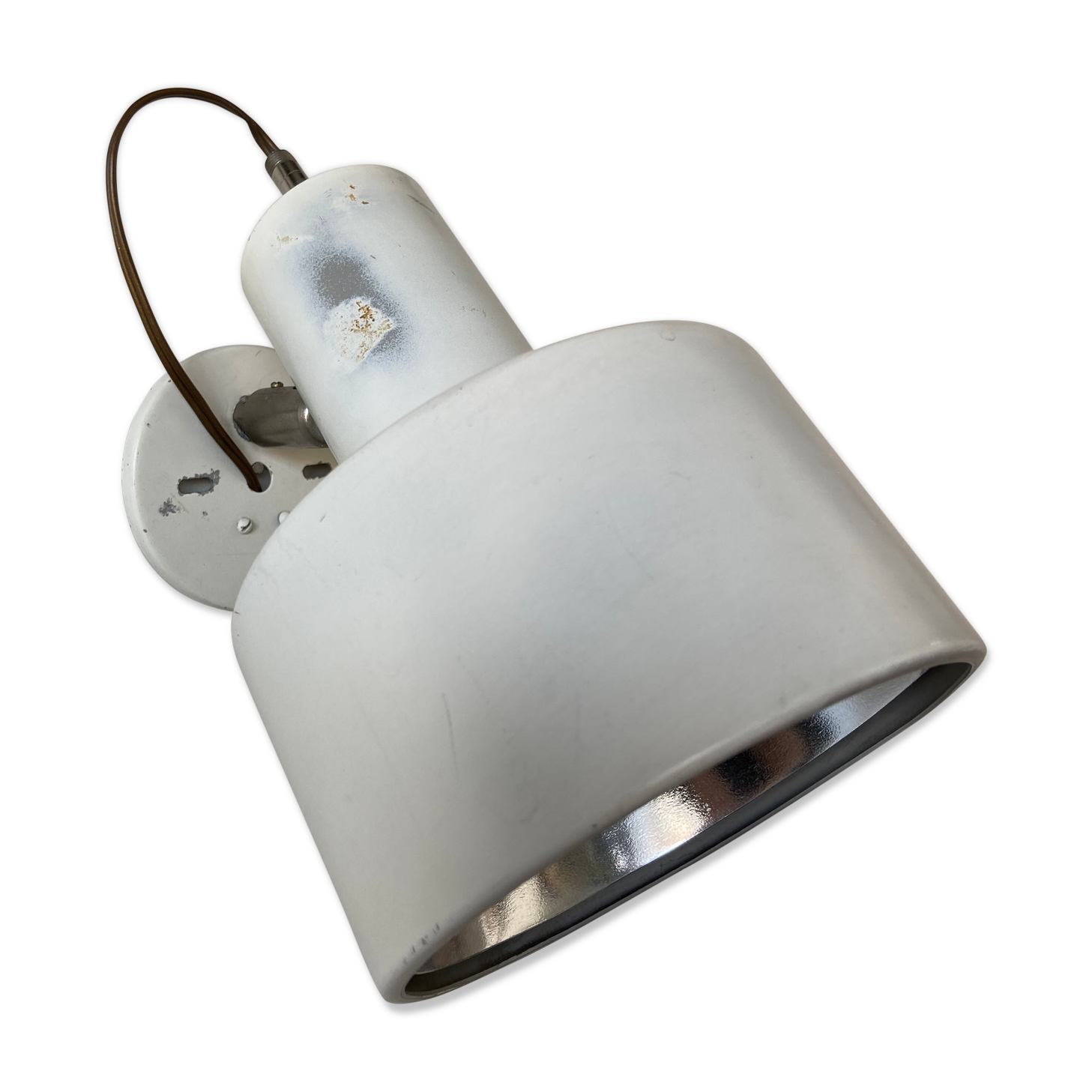 Enamelled sheet metal wall