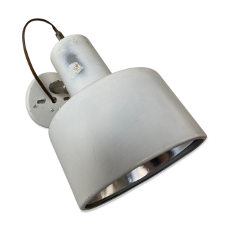 Enamelled sheet metal wall