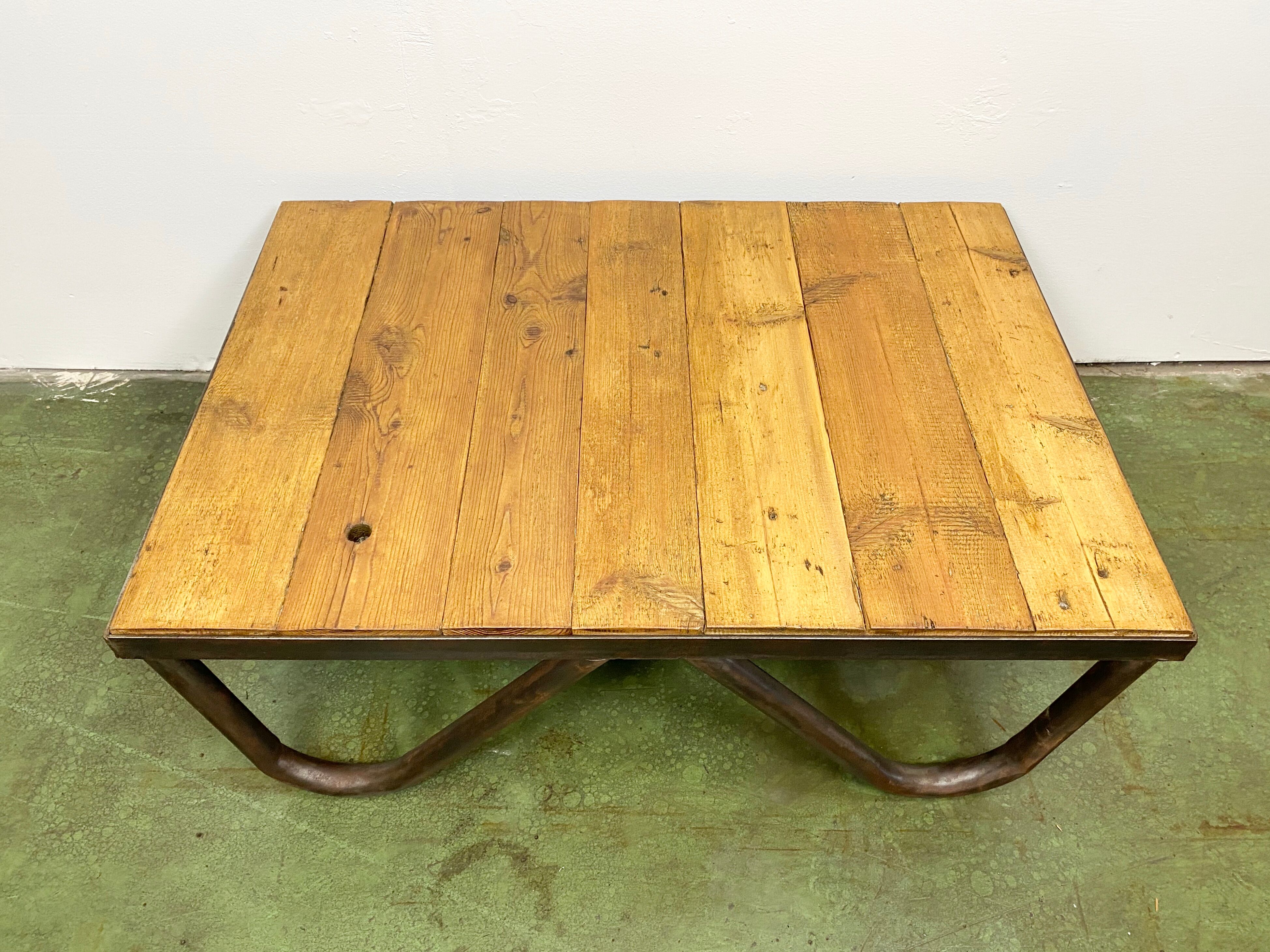 Table basse industrielle, années 1960