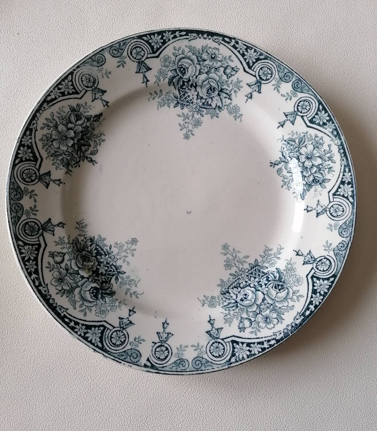 4 Saint Amandinoise dessert plates Pompadour collection