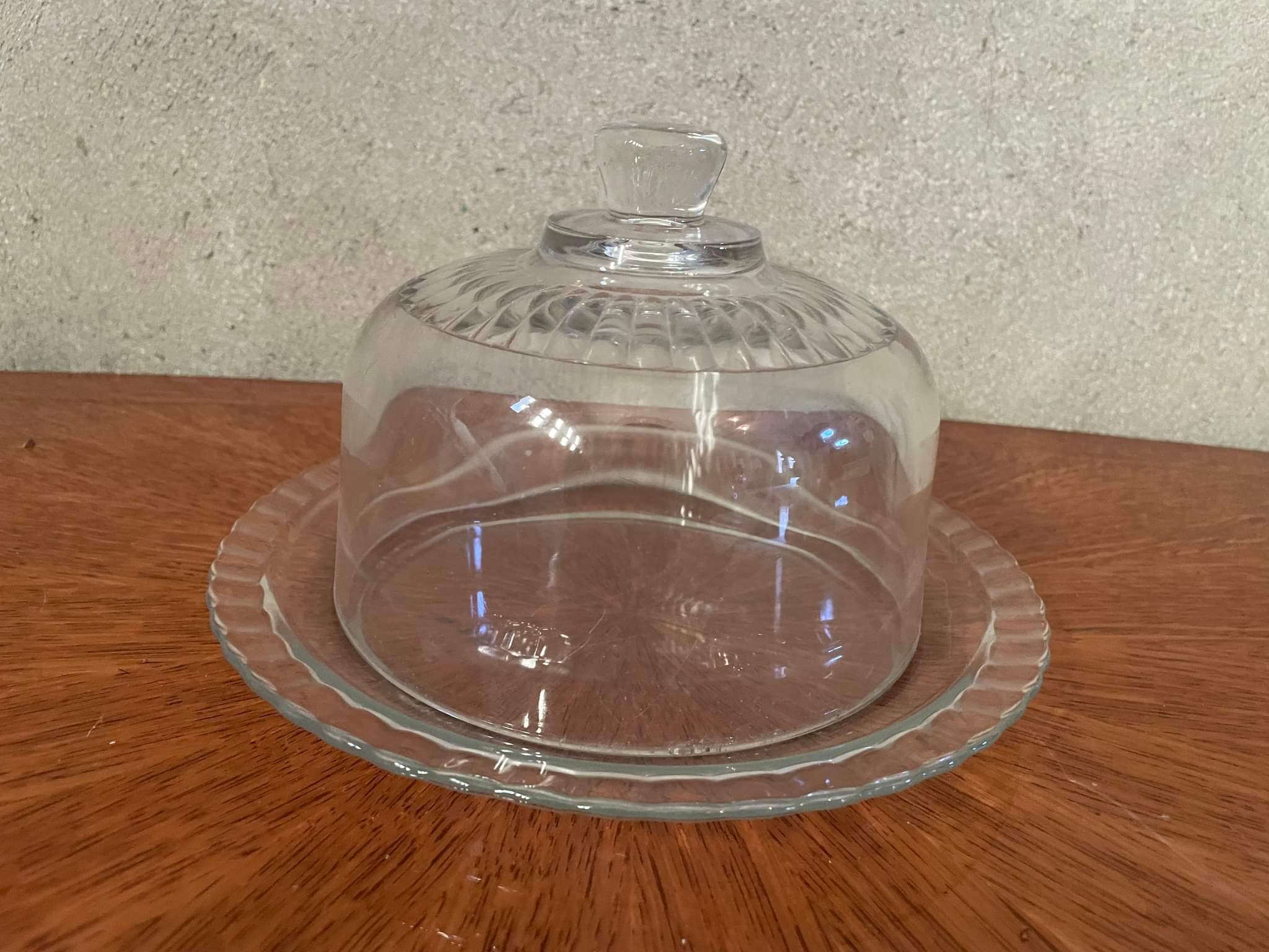 Bell and plate in transparent glass