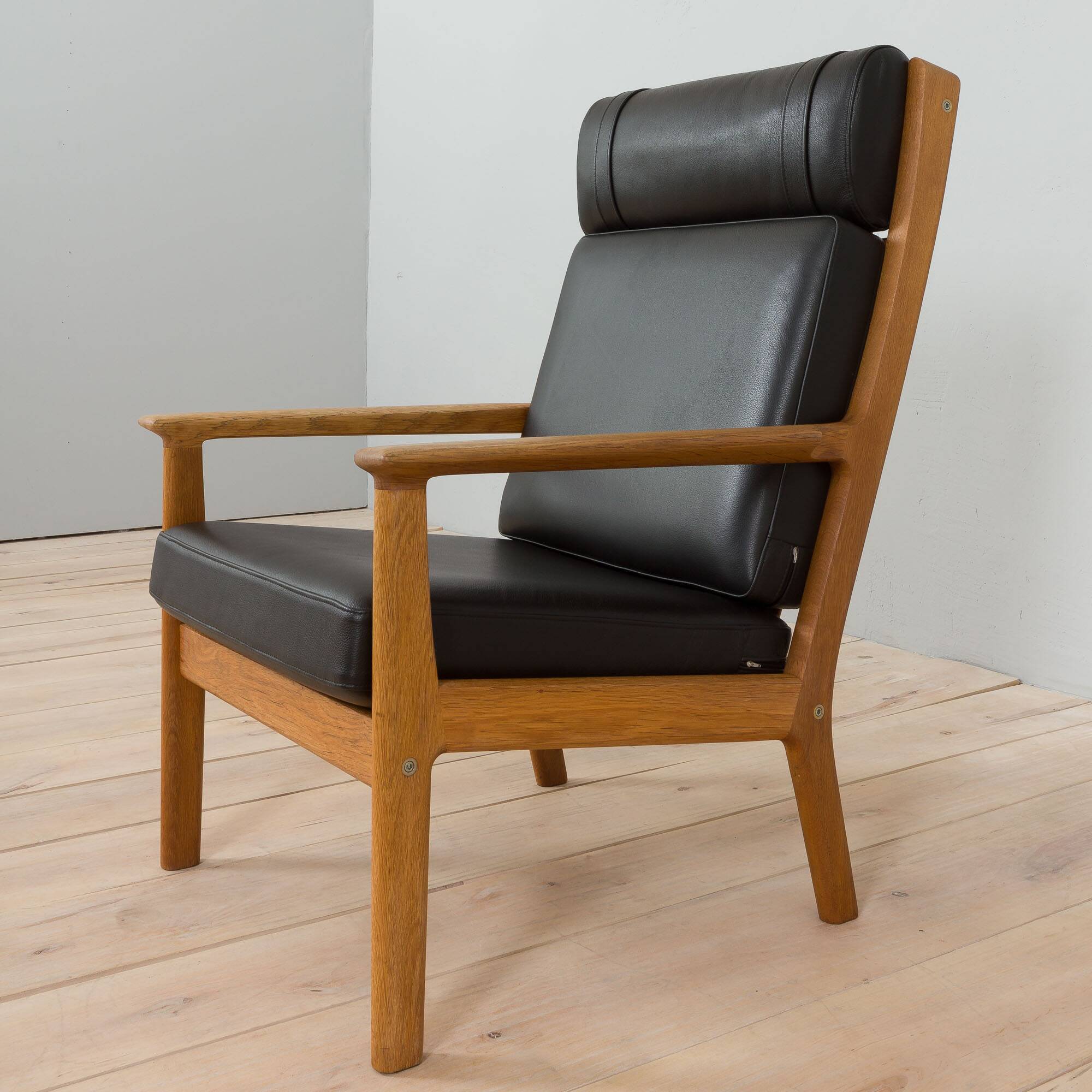 Hans Wegner GE 265 armchair  for Getama in Oak & Black Leather, Denmark