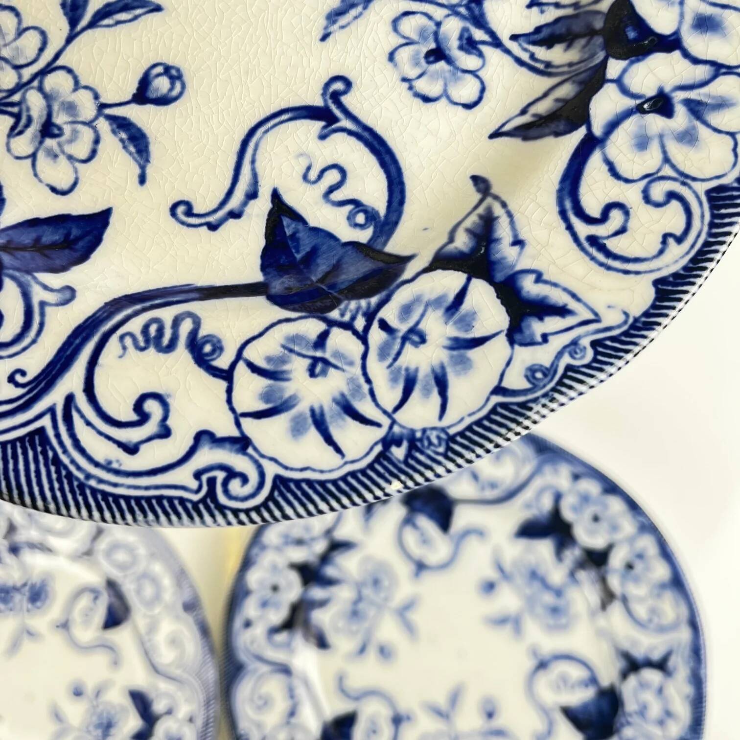 Set of 4 dessert plates in ironstone "Flora" – Creil and Montereau, 19th century, blue