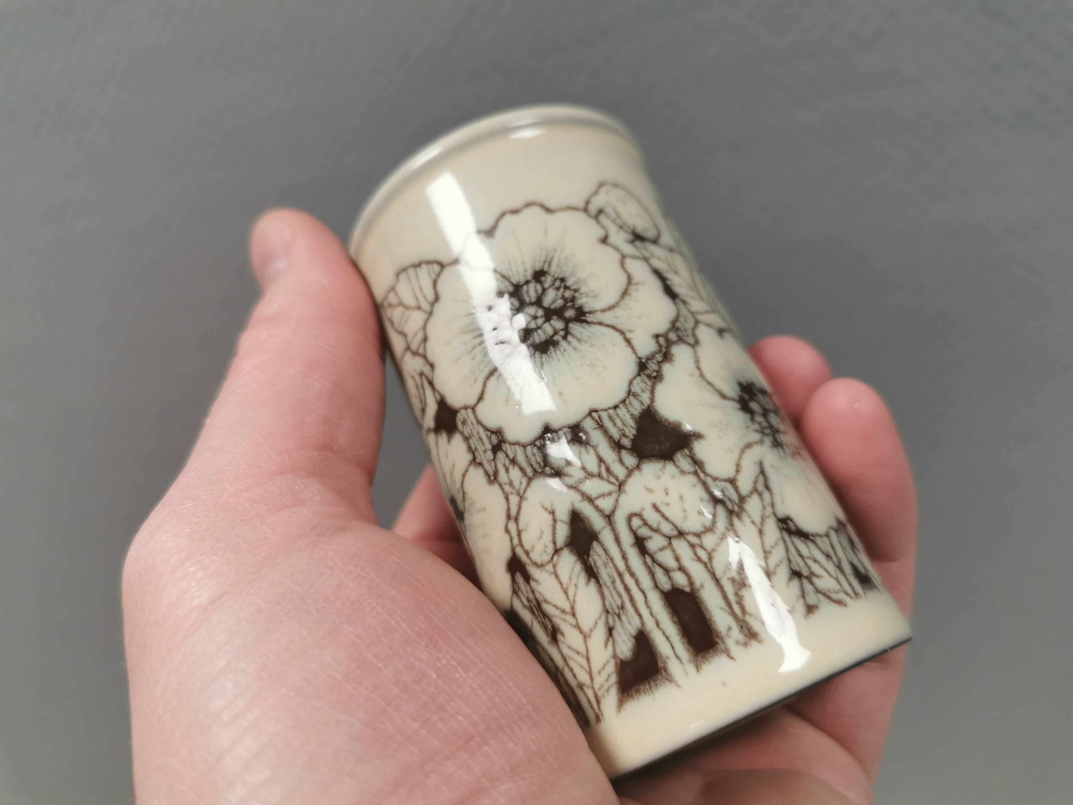 Beautiful salt and pepper set in porcelain from English Hornsea