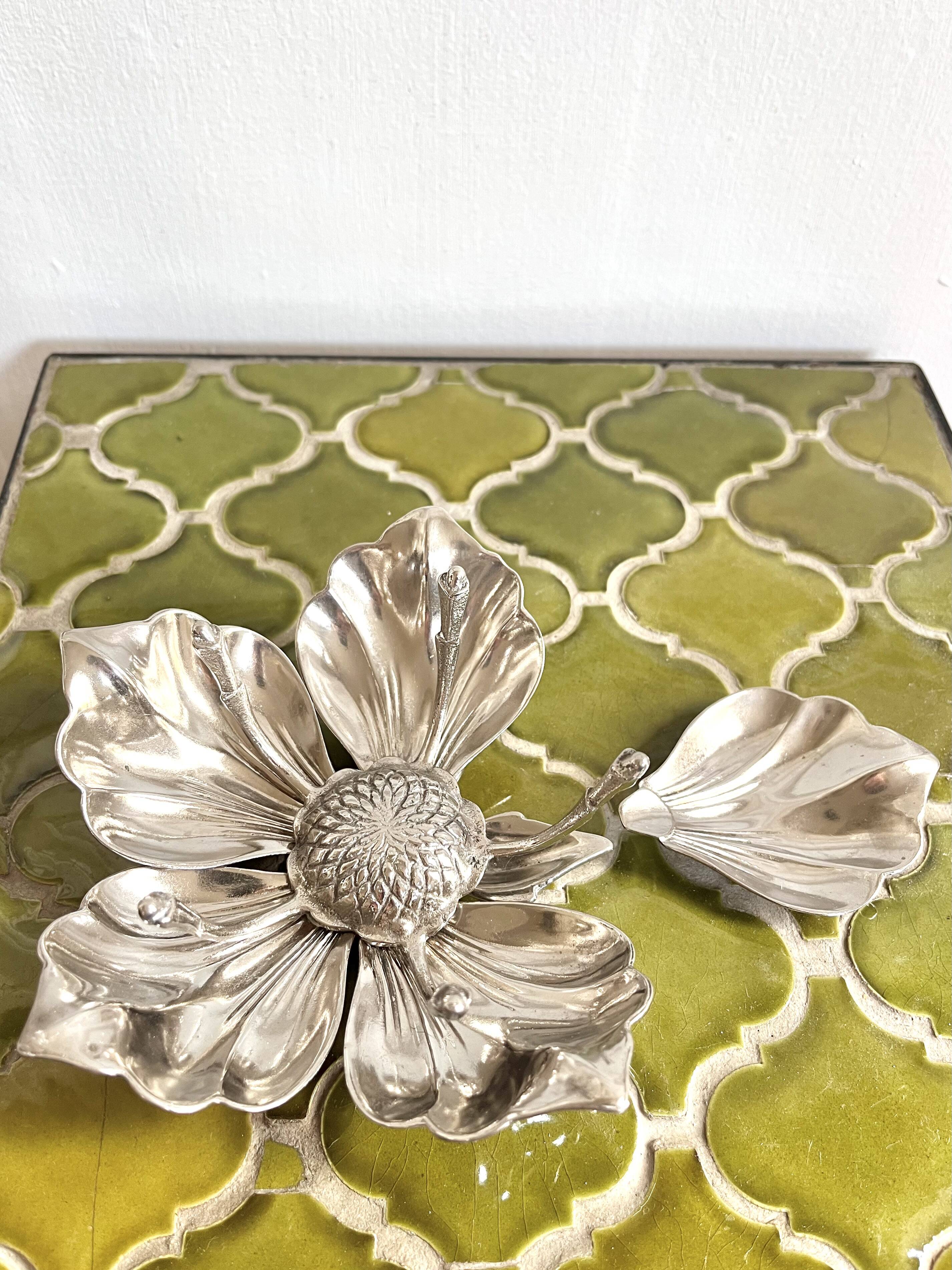 Fleur cendrier à coupelles amovibles