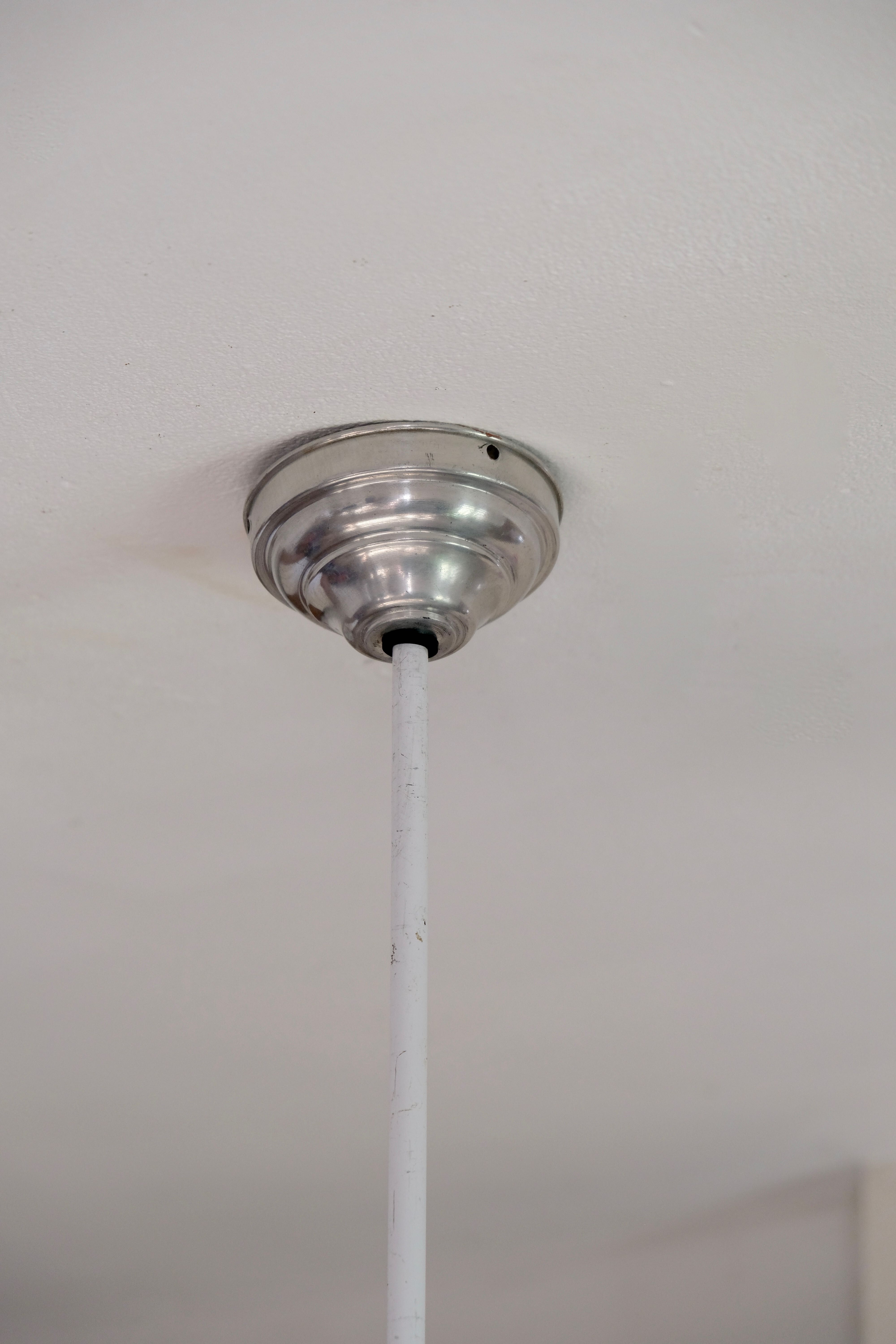 Hanging globe opaline 20s