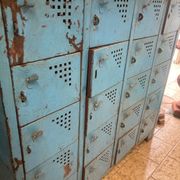 Workshop furniture with 20 blue lockers