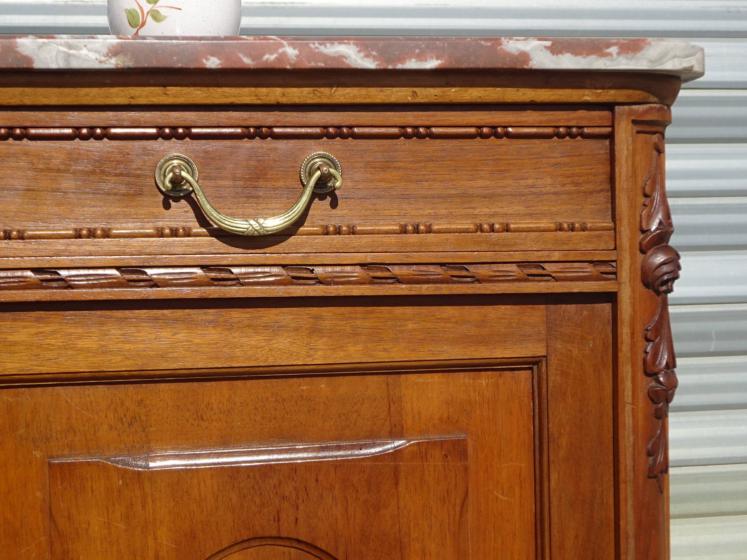 Art Deco buffet in walnut and marble