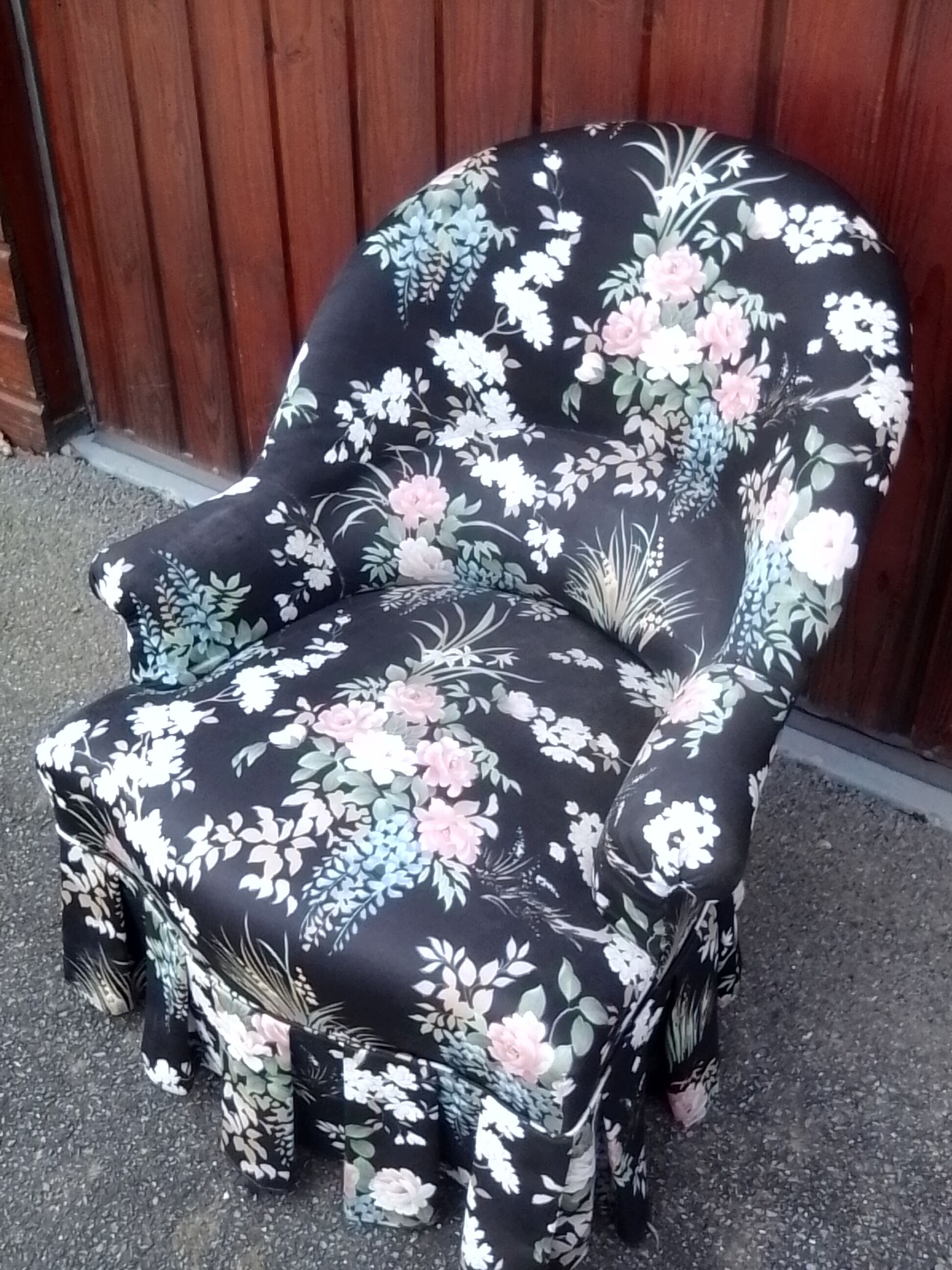 Toad armchair floral pattern