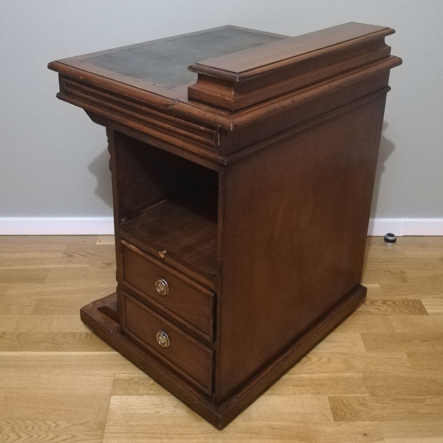 English secretary Davenport