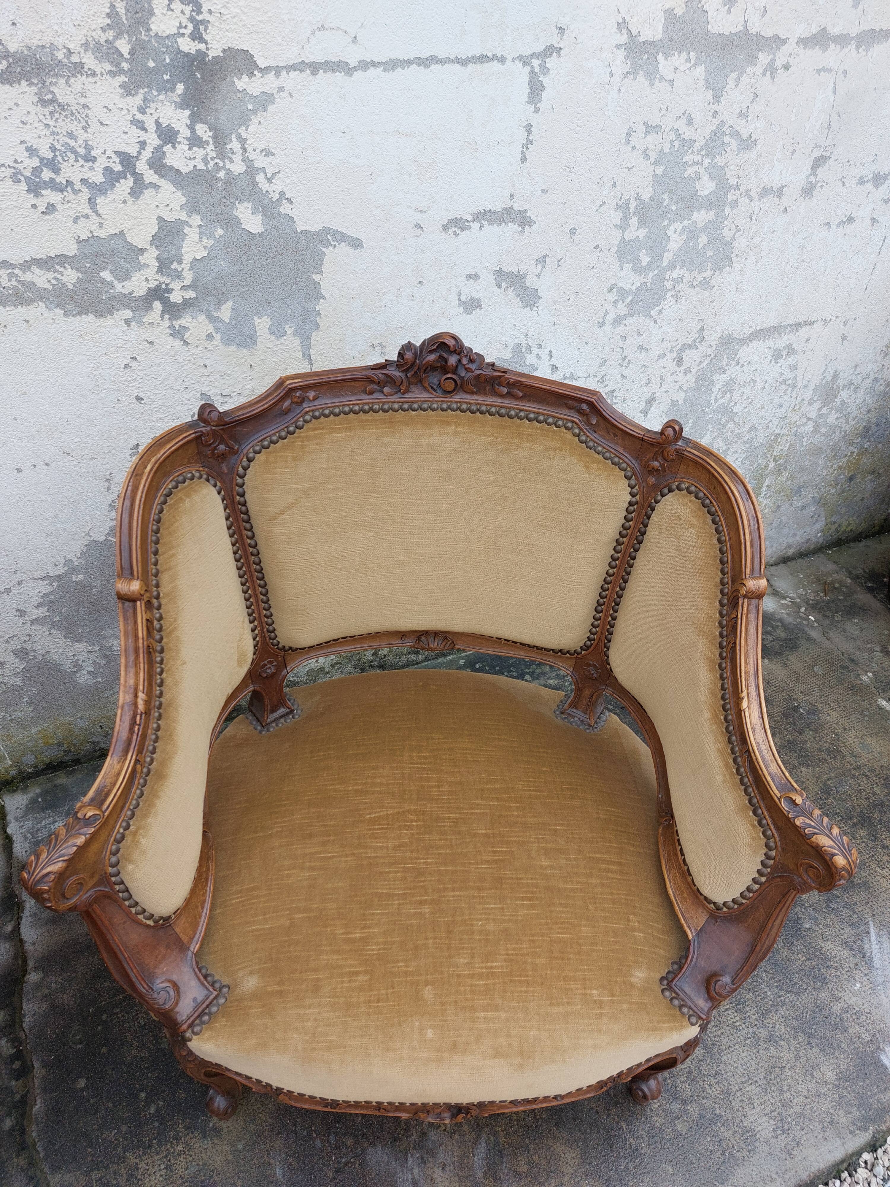 Paire de fauteuils corbeille louis XV en Noyer sculpté