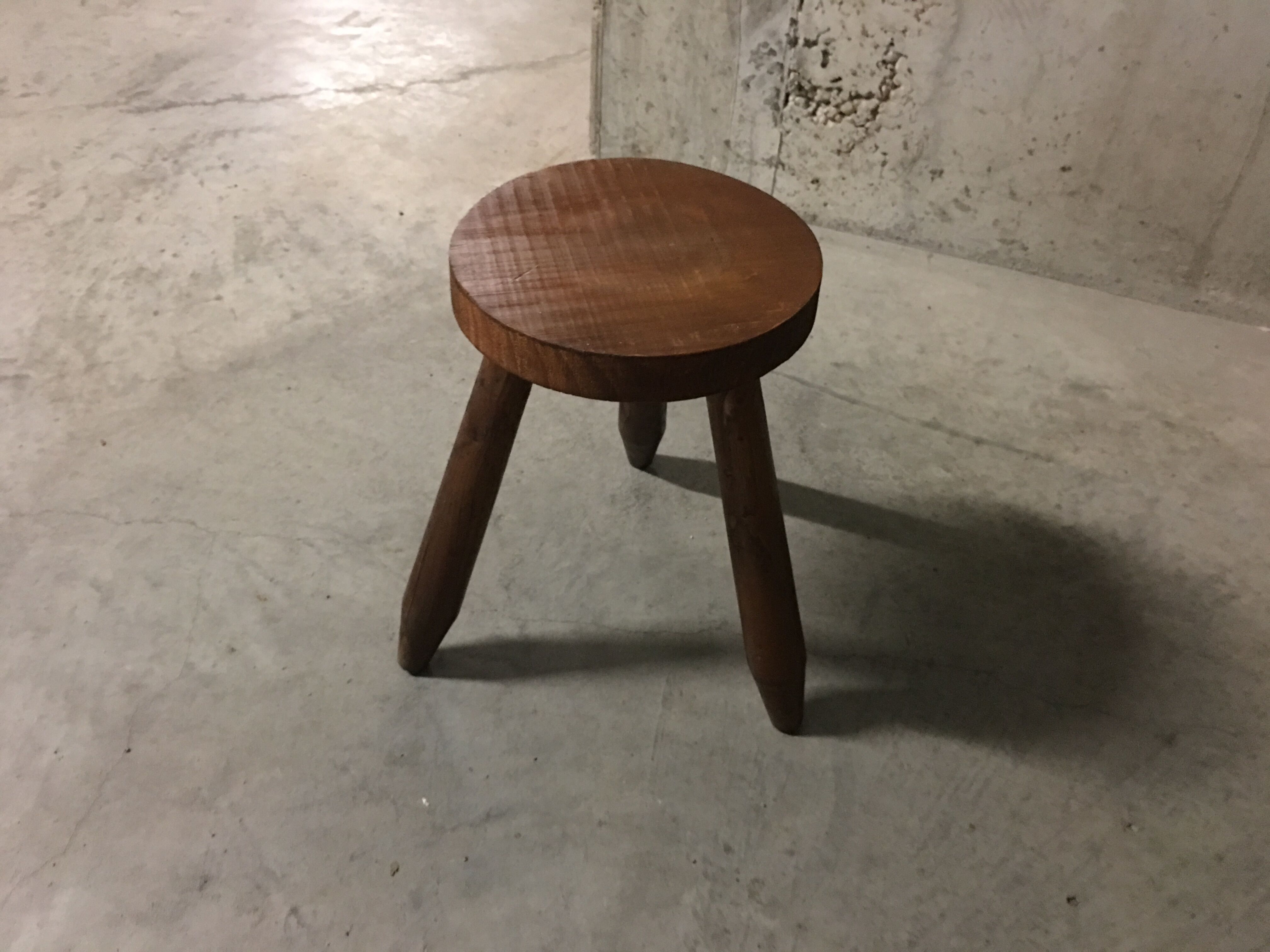 Tabouret de ferme tripode