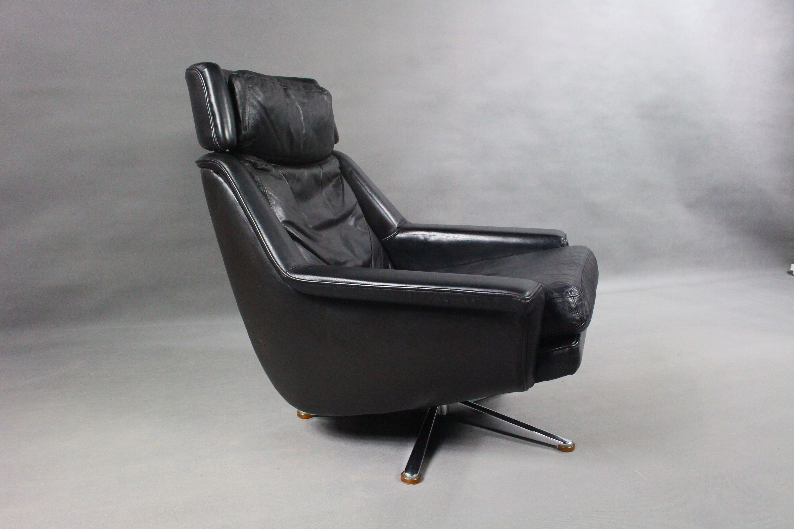 Danish Leather Swivel Lounge Chair by Werner Langenfeld for Esa Møbler, 1960s