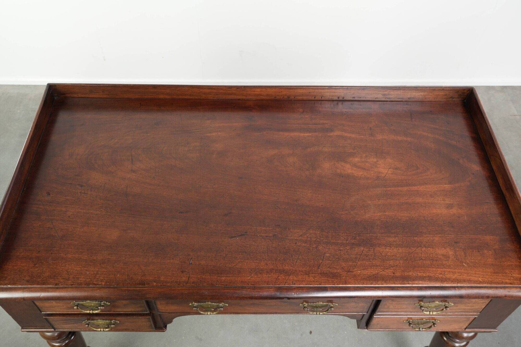Antique English desk / writing table in mahogany from the mid-19th century
