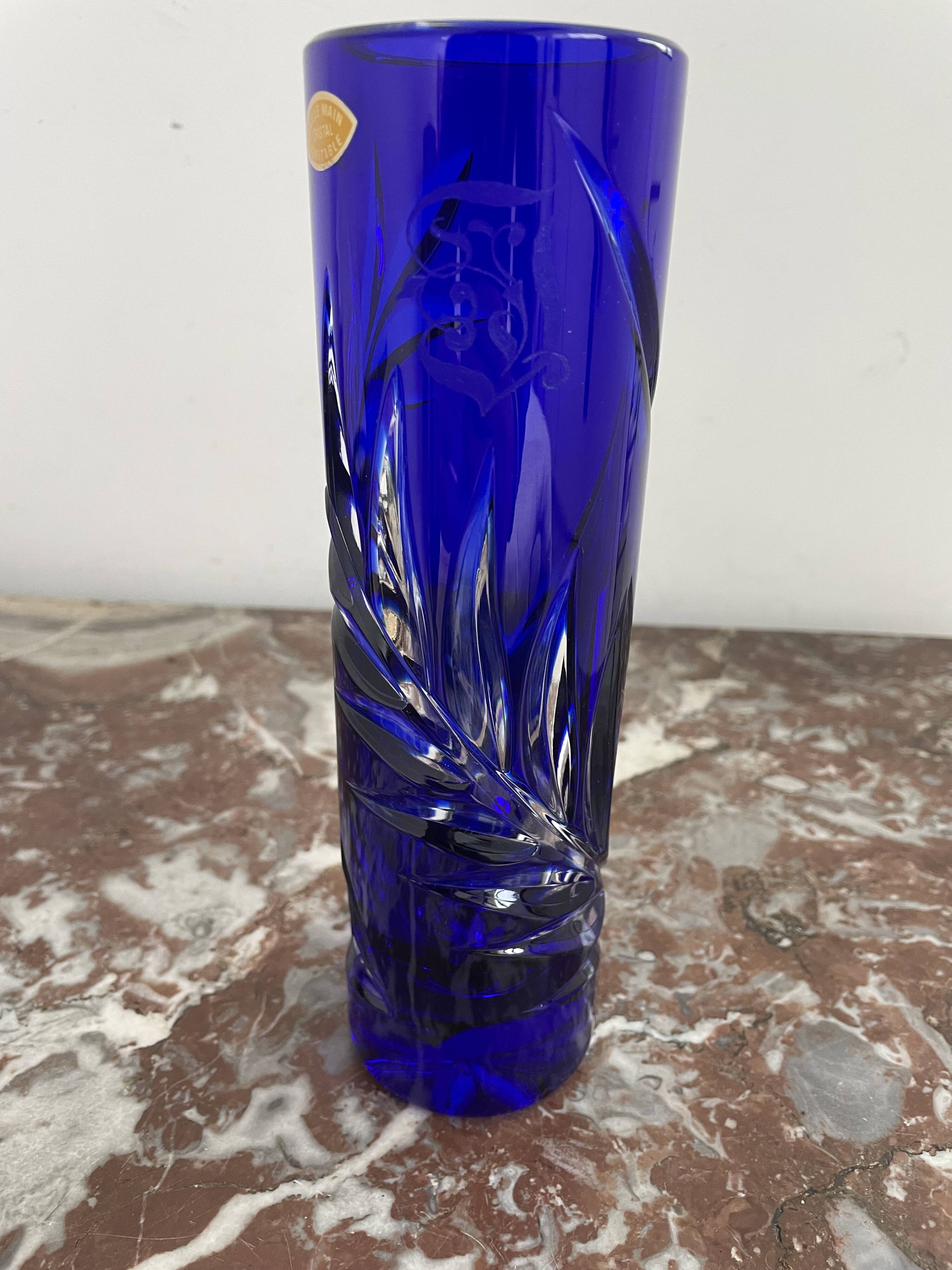 Soliflore vase, tubular, blue crystal, foliage decoration, encrypted, label, hand cut, flowers