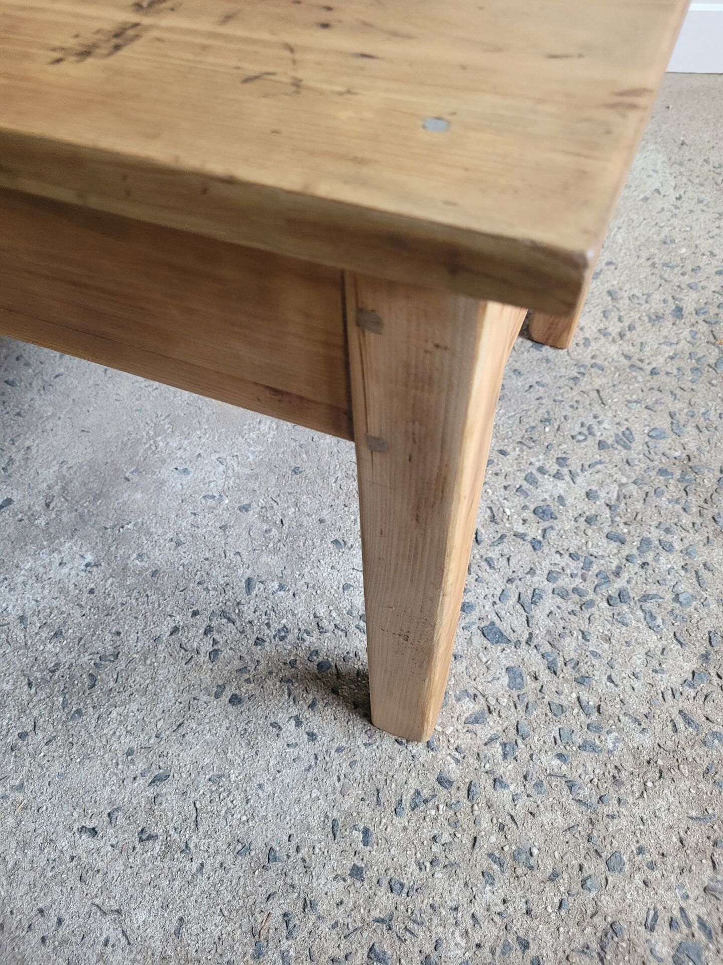 Table basse en bois massif