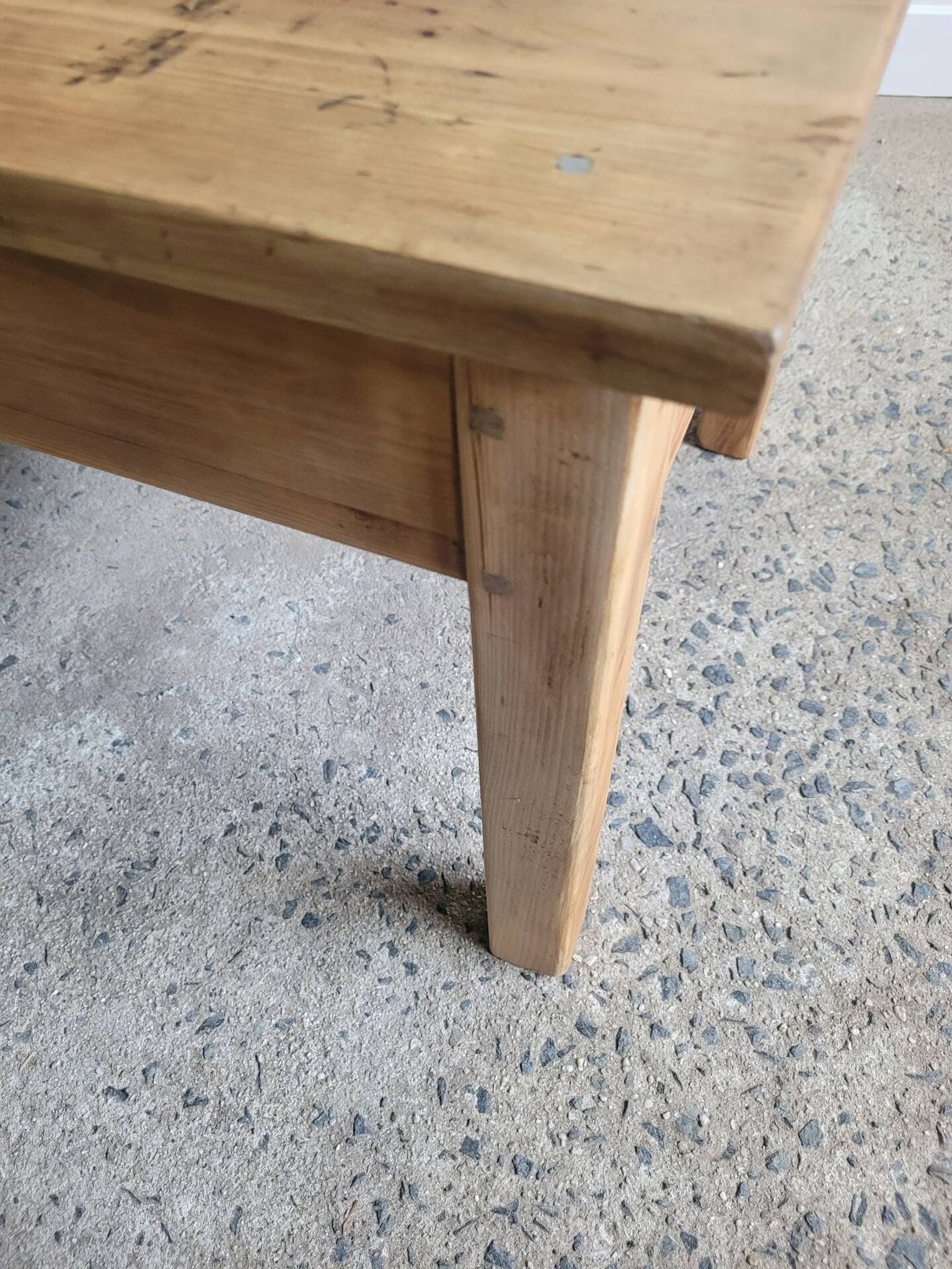 Table basse en bois massif
