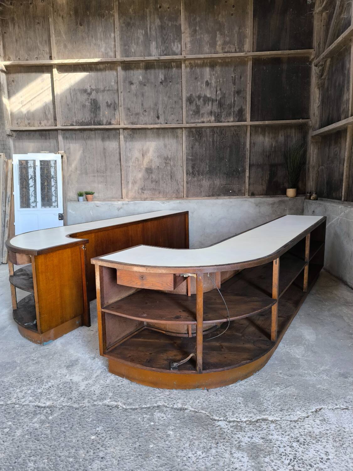 Ensemble de 2 comptoirs de magasin 1950