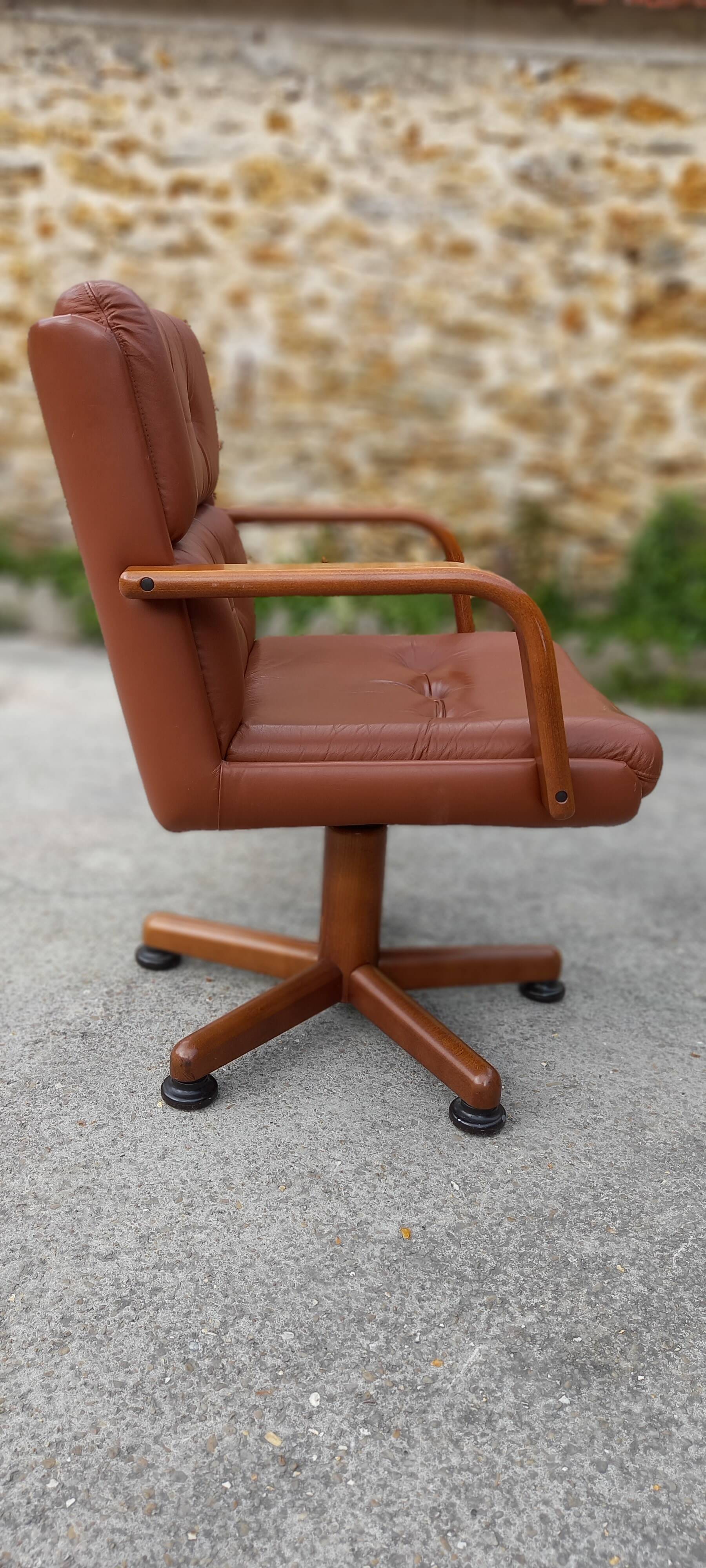 Co fe mo vintage office chair