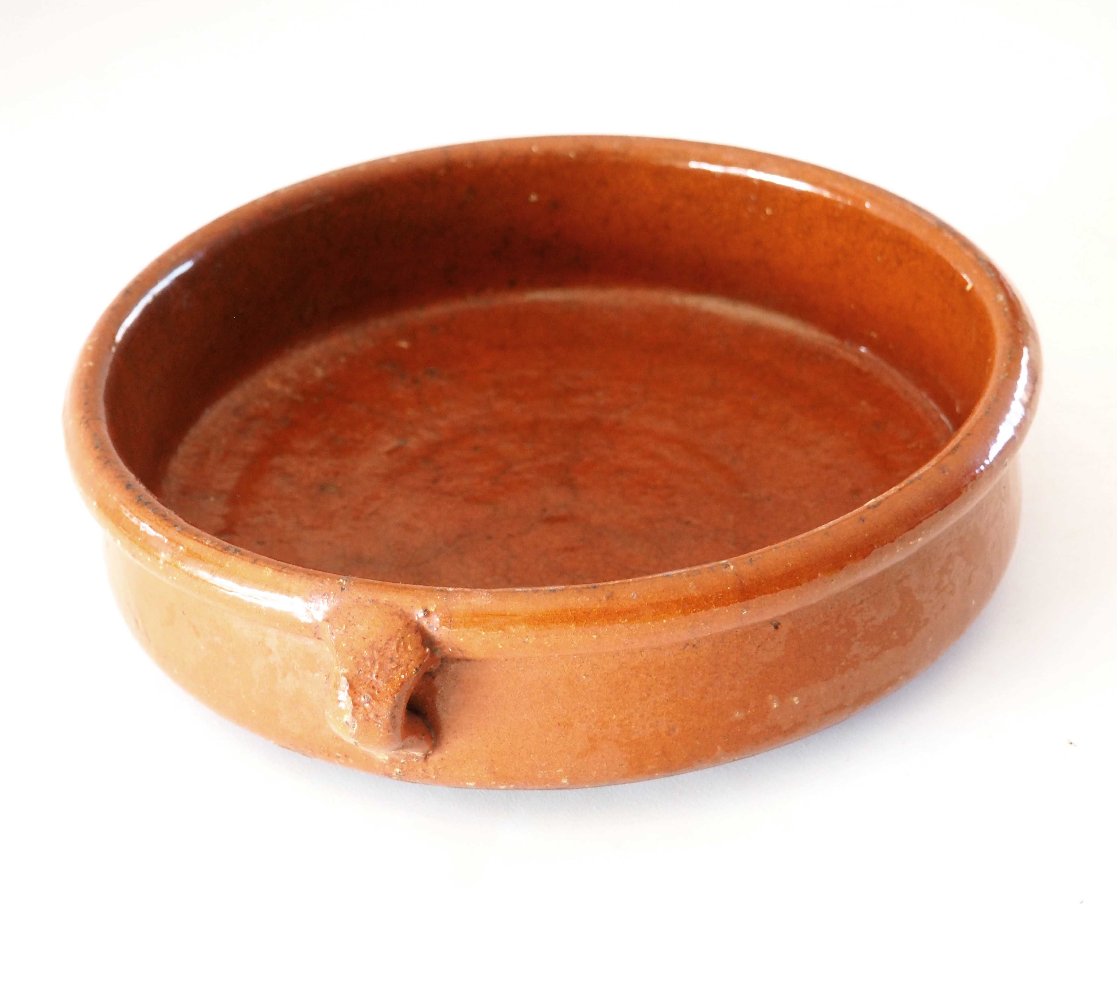 Terracotta dish of the Luberon