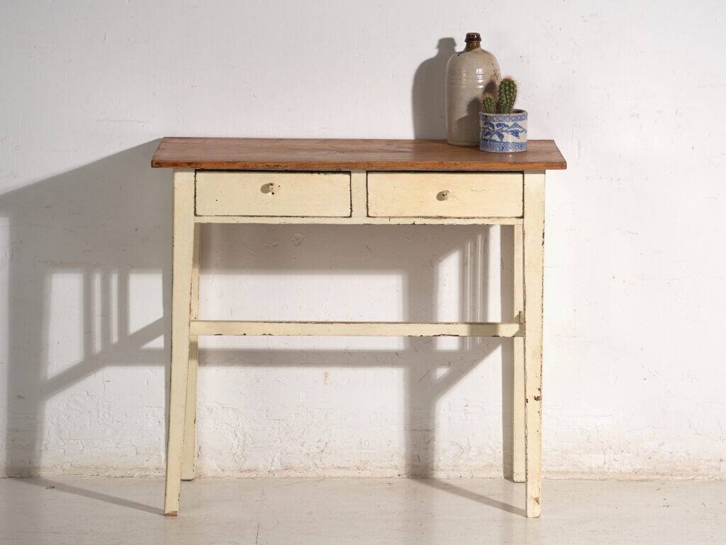 Table ancienne à deux tiroirs en pin – Europe centrale, vers 1910