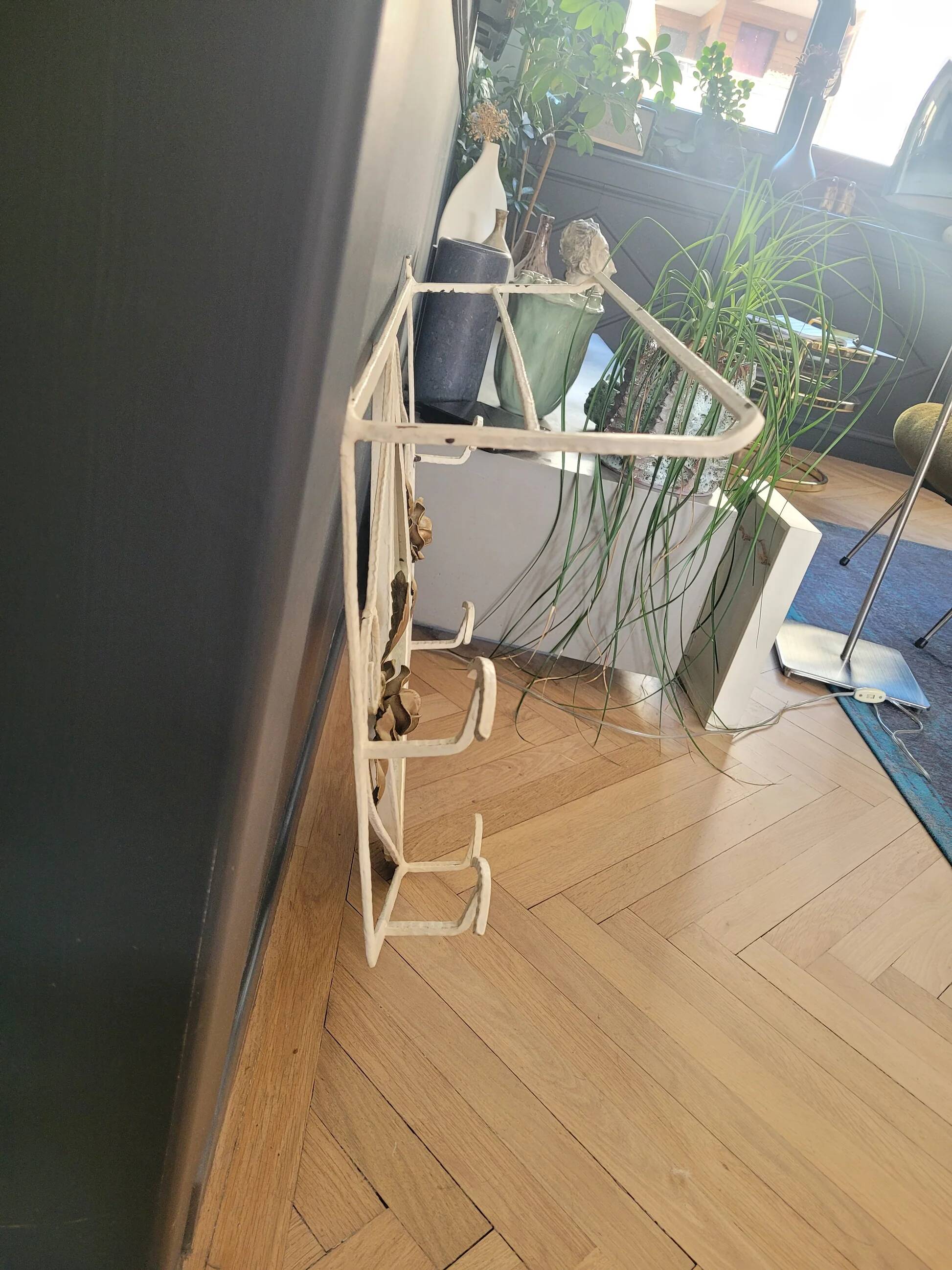 Entrance hall - Wall-mounted coat rack with mirror