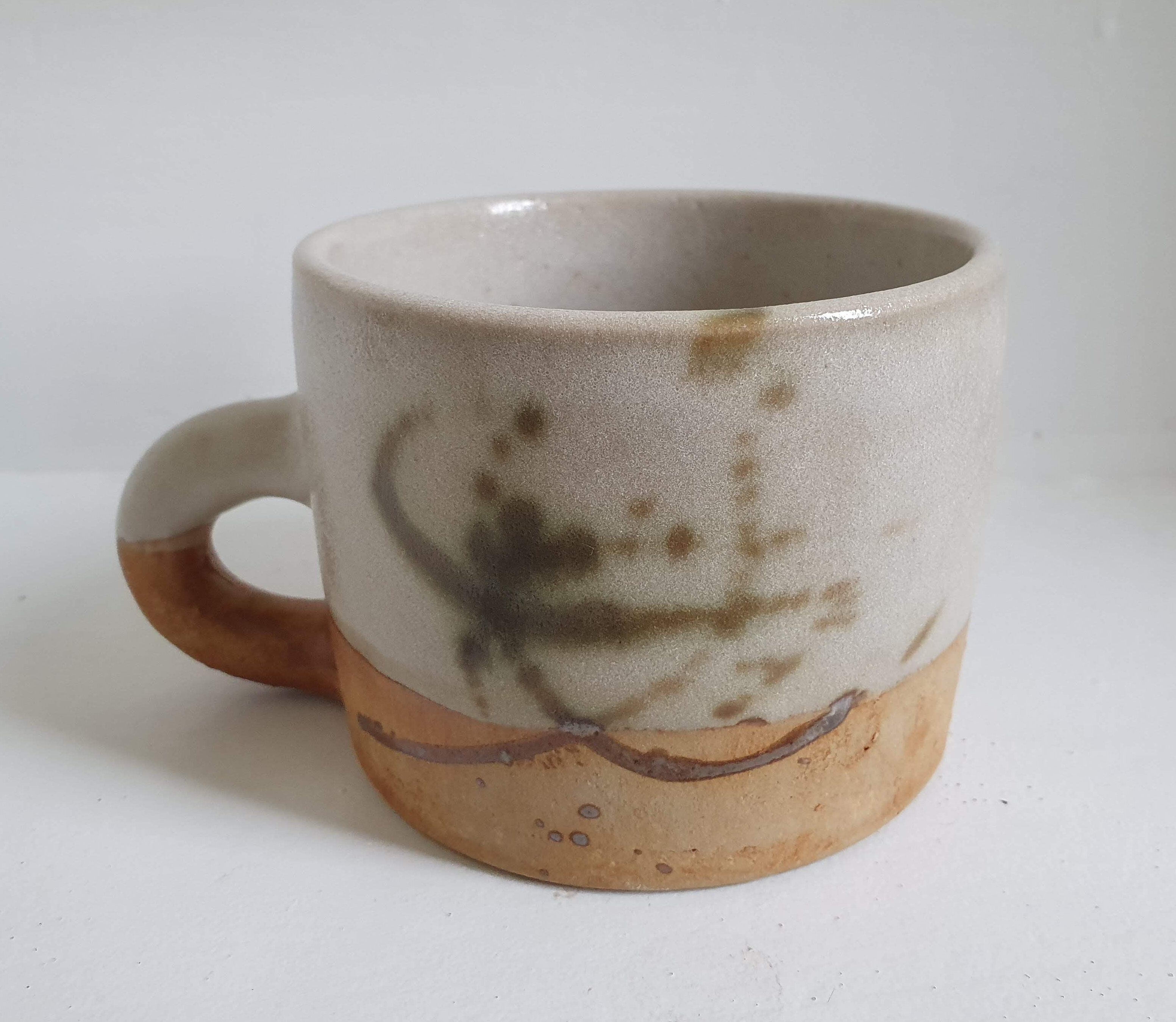 Pottery cups of la Colombe