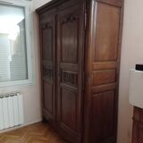 Armoire en chene sculptee