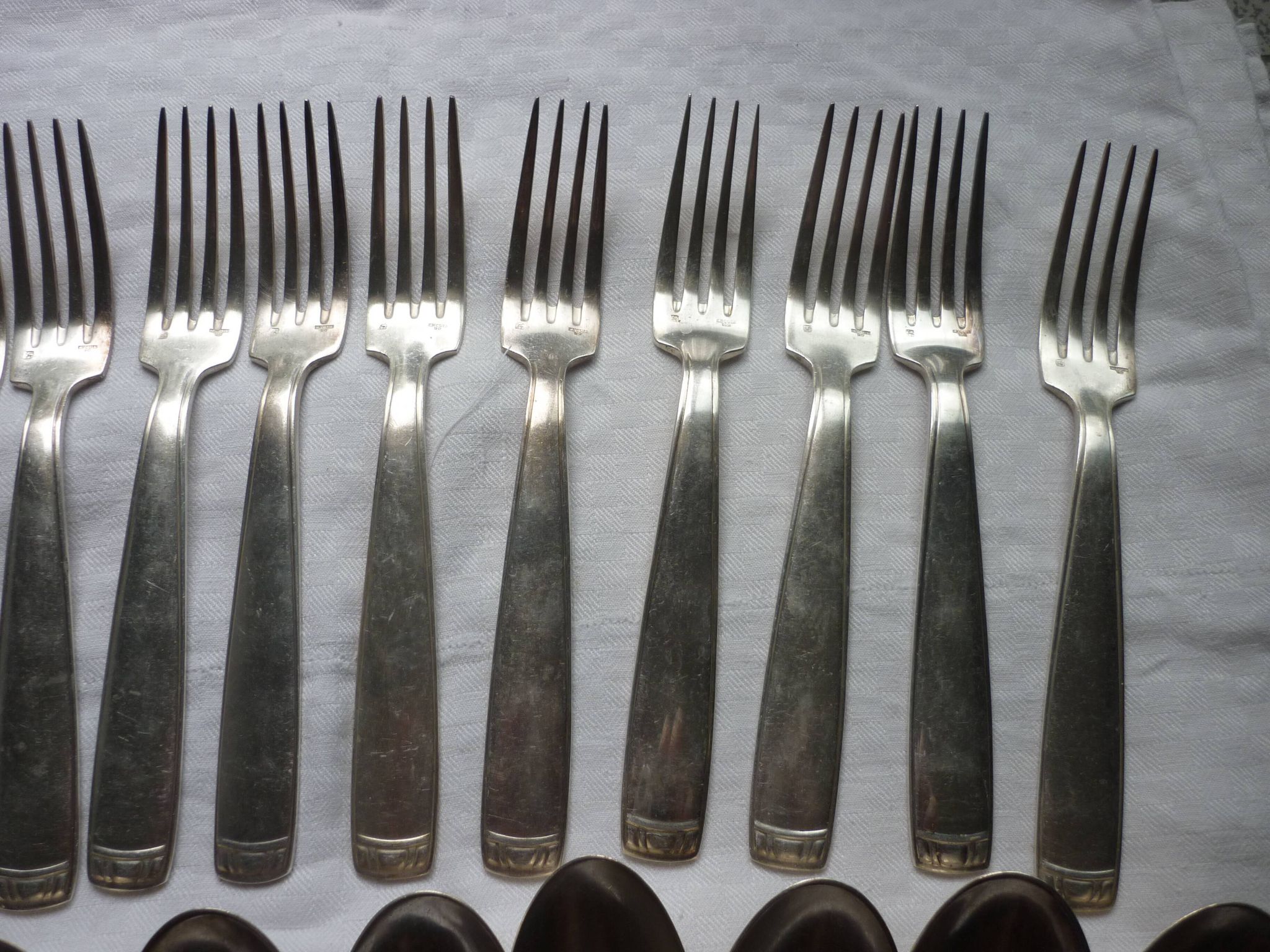 12 fourchettes et 10 cuillers à soupe metal argenté Ercuis