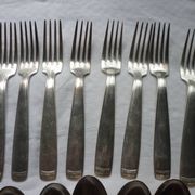 12 fourchettes et 10 cuillers à soupe metal argenté Ercuis