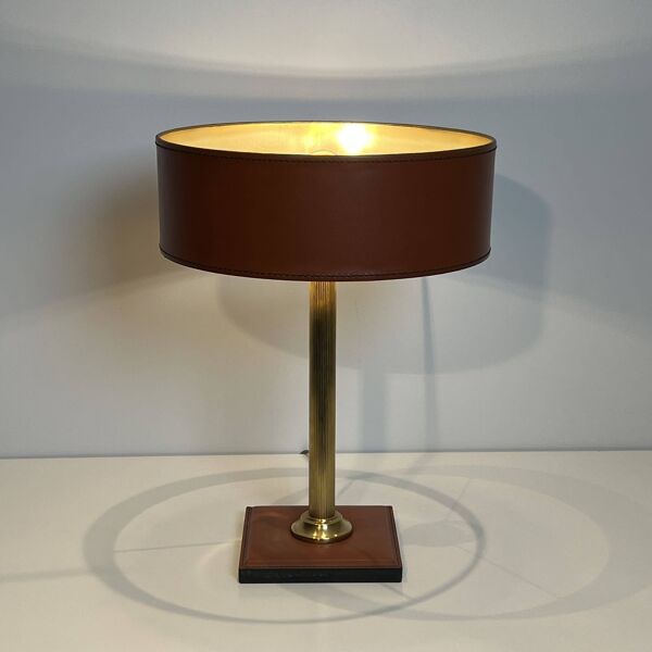 Lampe de Bureau en Cuir Marron Camel et Laiton Cannelé, dans le Goût de Jac