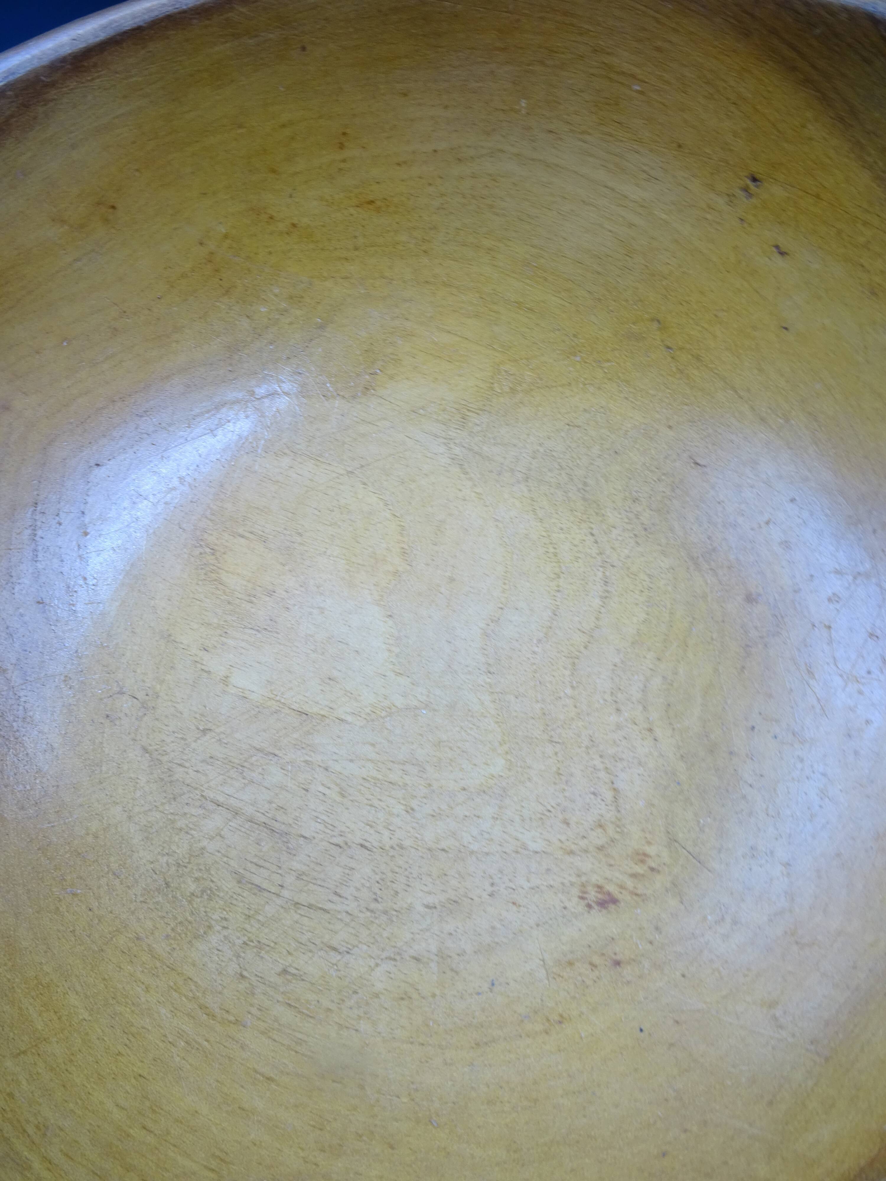 Wooden dish signed E - Circa 1960-1970