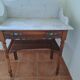 Ancienne table de toilette