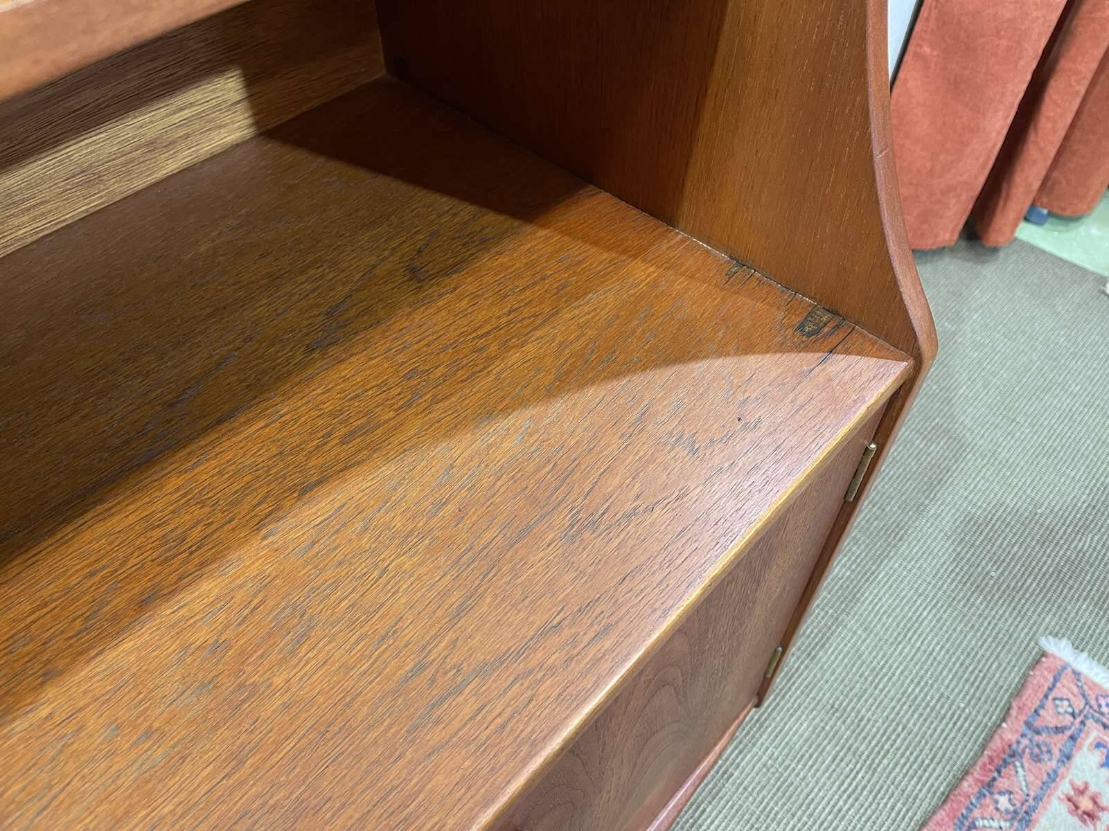 Buffet bar en teck anglais des années 70