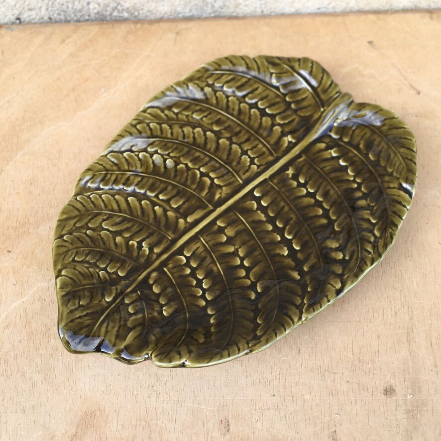 Asparagus dish in the shape of a Fern - Atelier d'art Sarreguemines