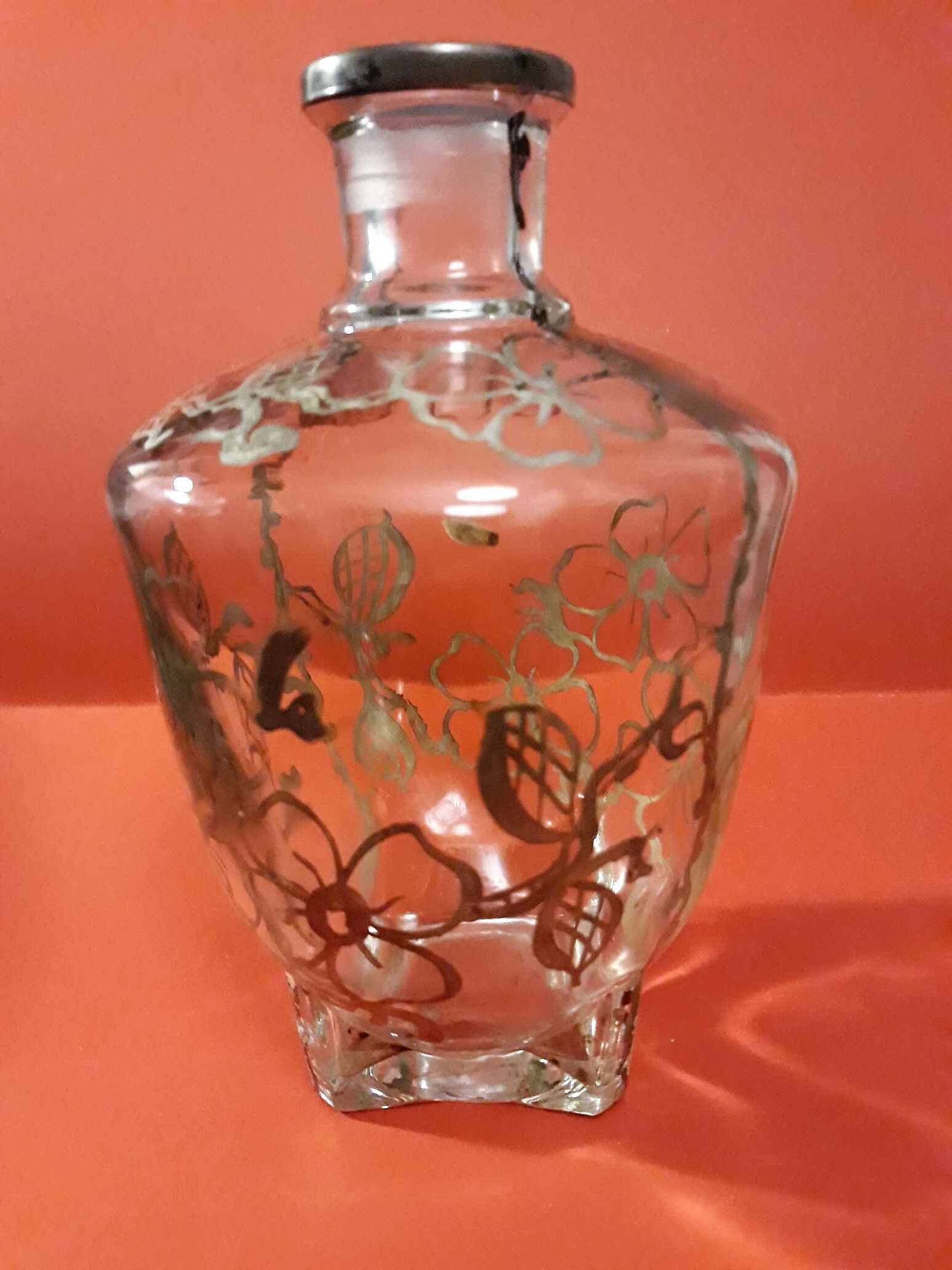Vase flacon en verre filigrane d'argent
