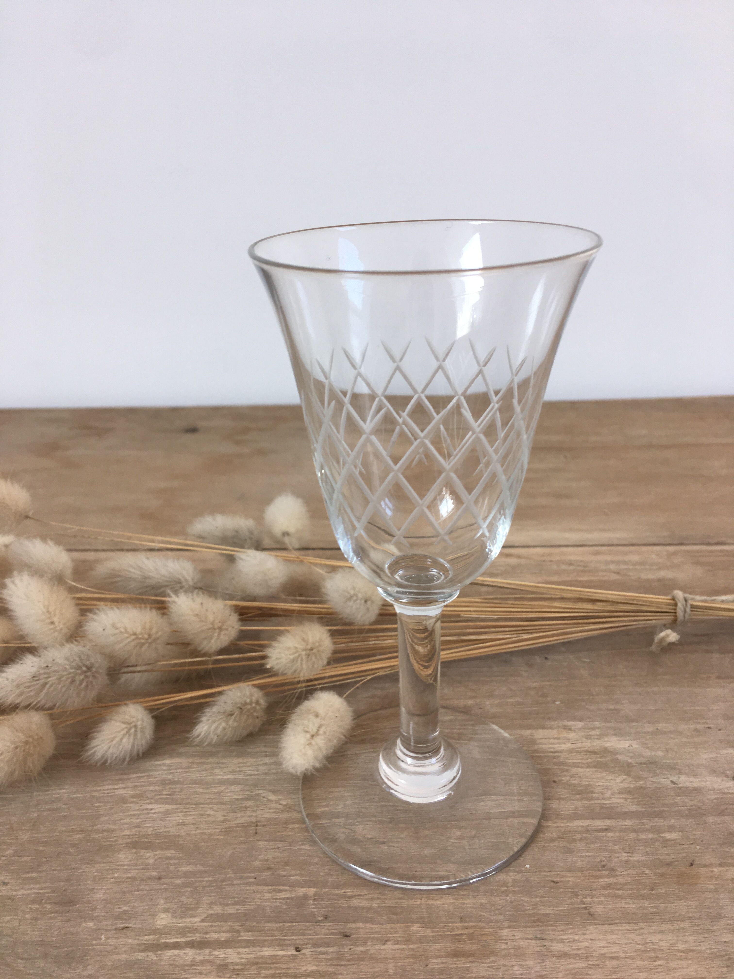 Verres à pied en verre gravé