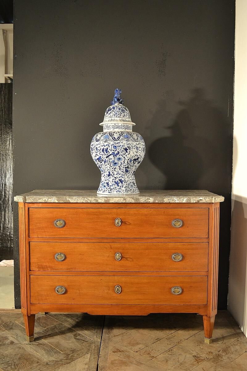 Commode de style Louis XVI