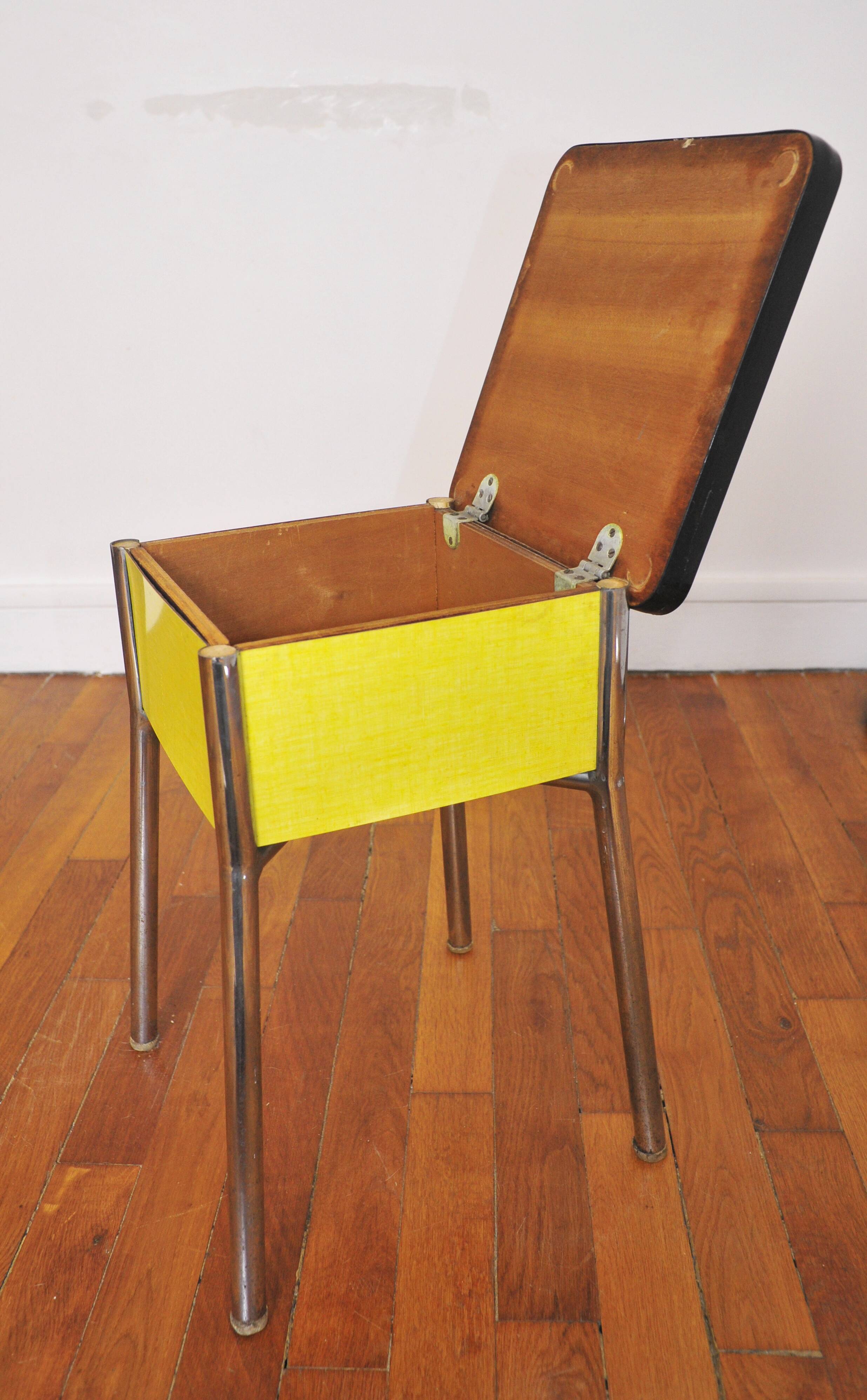 Formica table with 4 chairs and a stool dating from the 60s and 70s