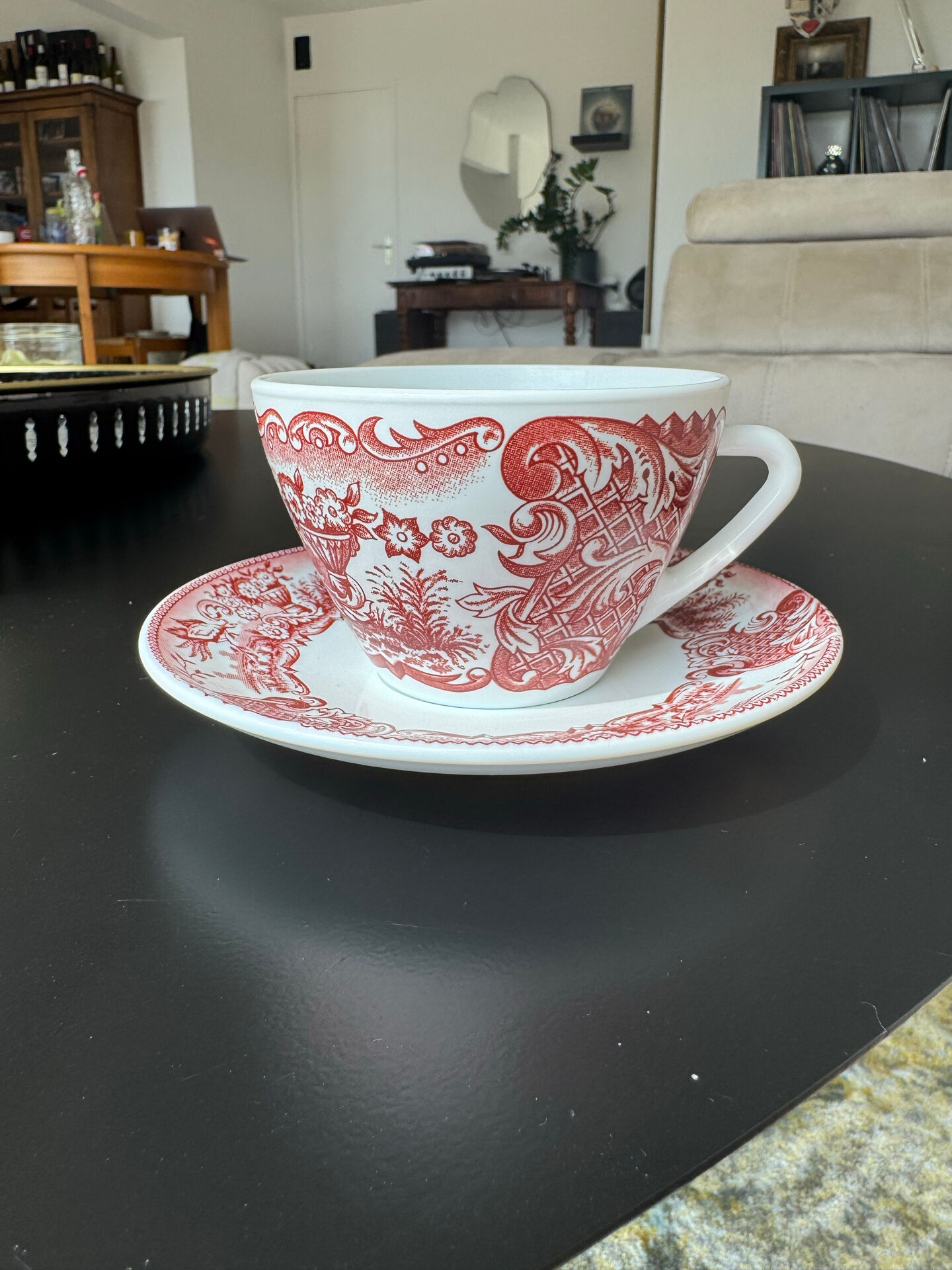 5 cups and 5 saucers Rivanel in red opaline from the 1970s.