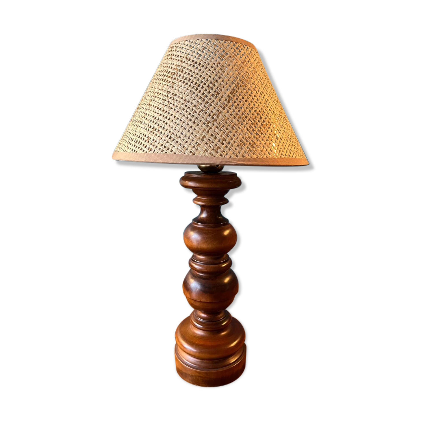 Wooden foot table lamp