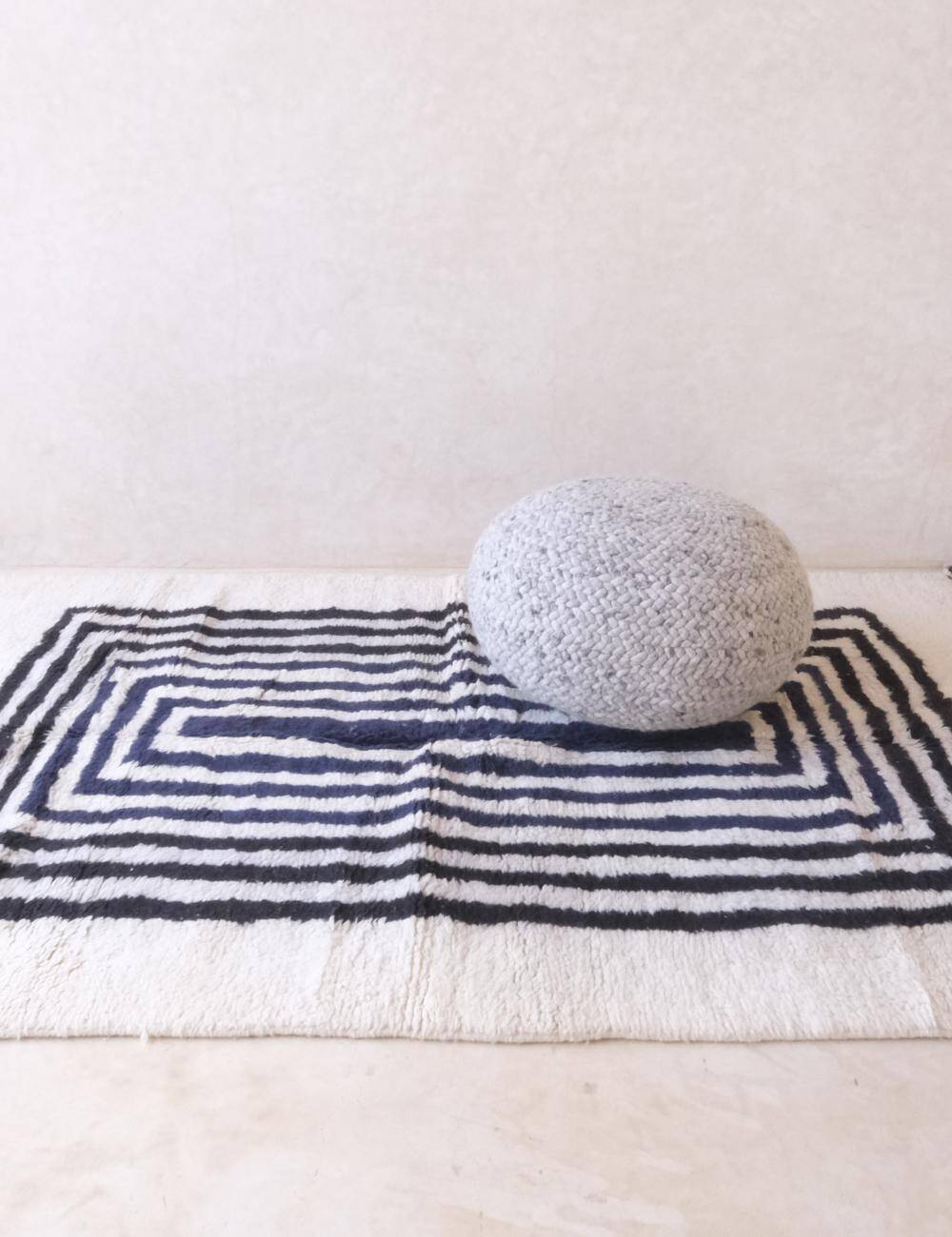 Black and White Rug from Morocco - 268 x 175 cm