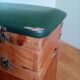 Coffre tabouret de pêche  en bois et skaï vert