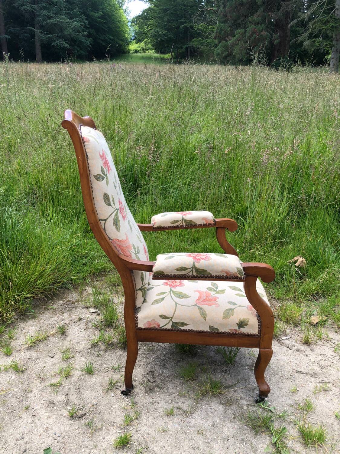 Voltaire armchair in cherry wood