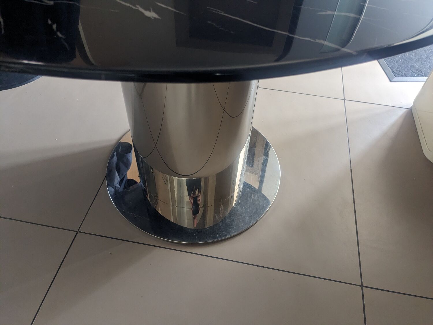 Round designer table in marble and metal