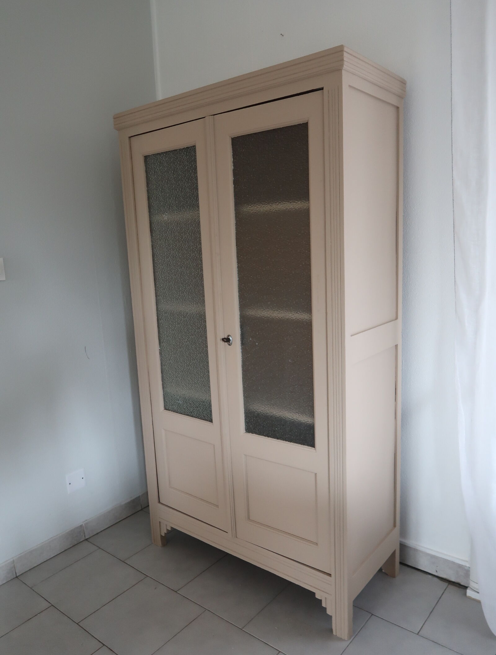 Glass-glazed parisian wardrobe