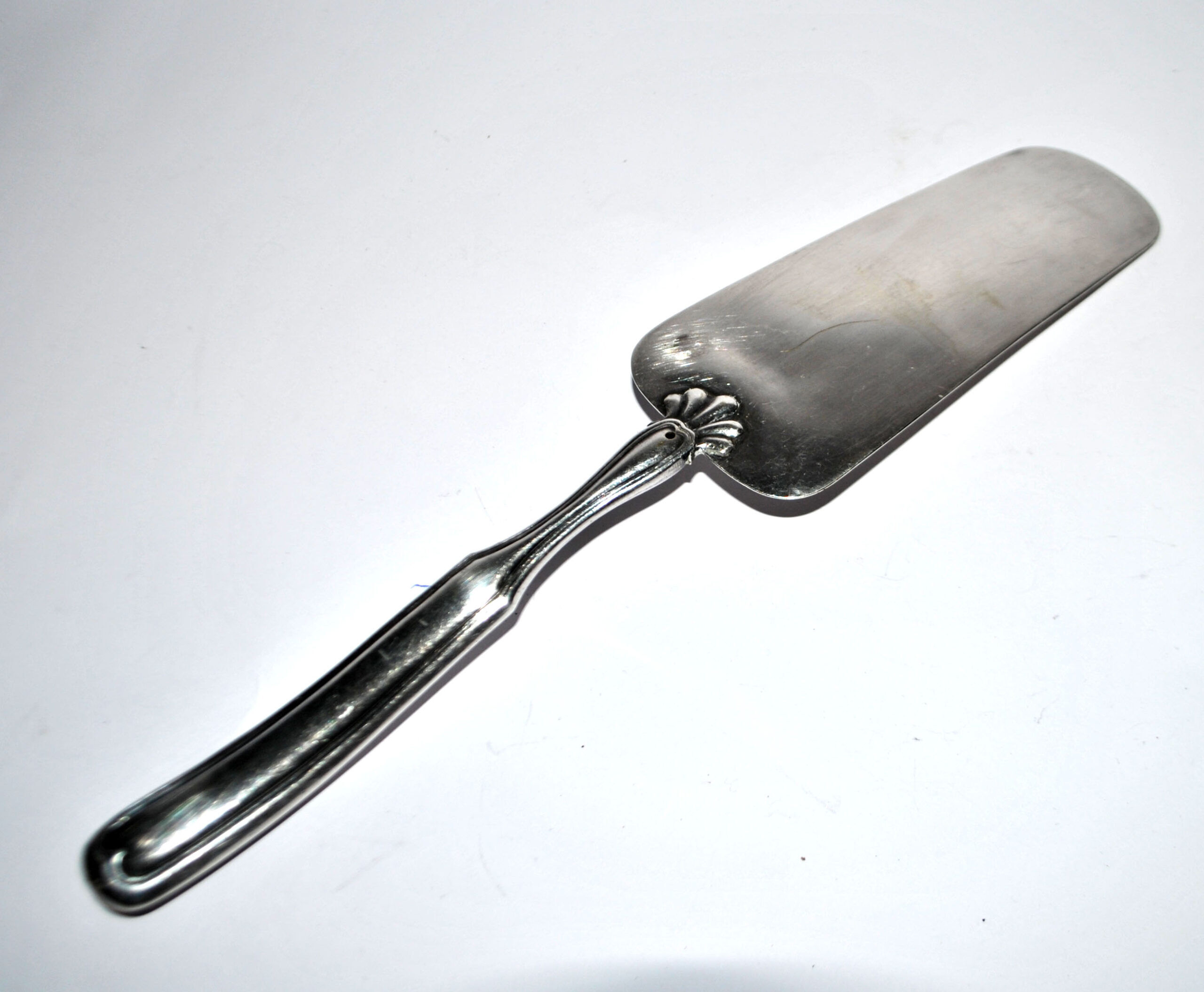 Cake server with engraved decoration Bacchus Vintage Silverware